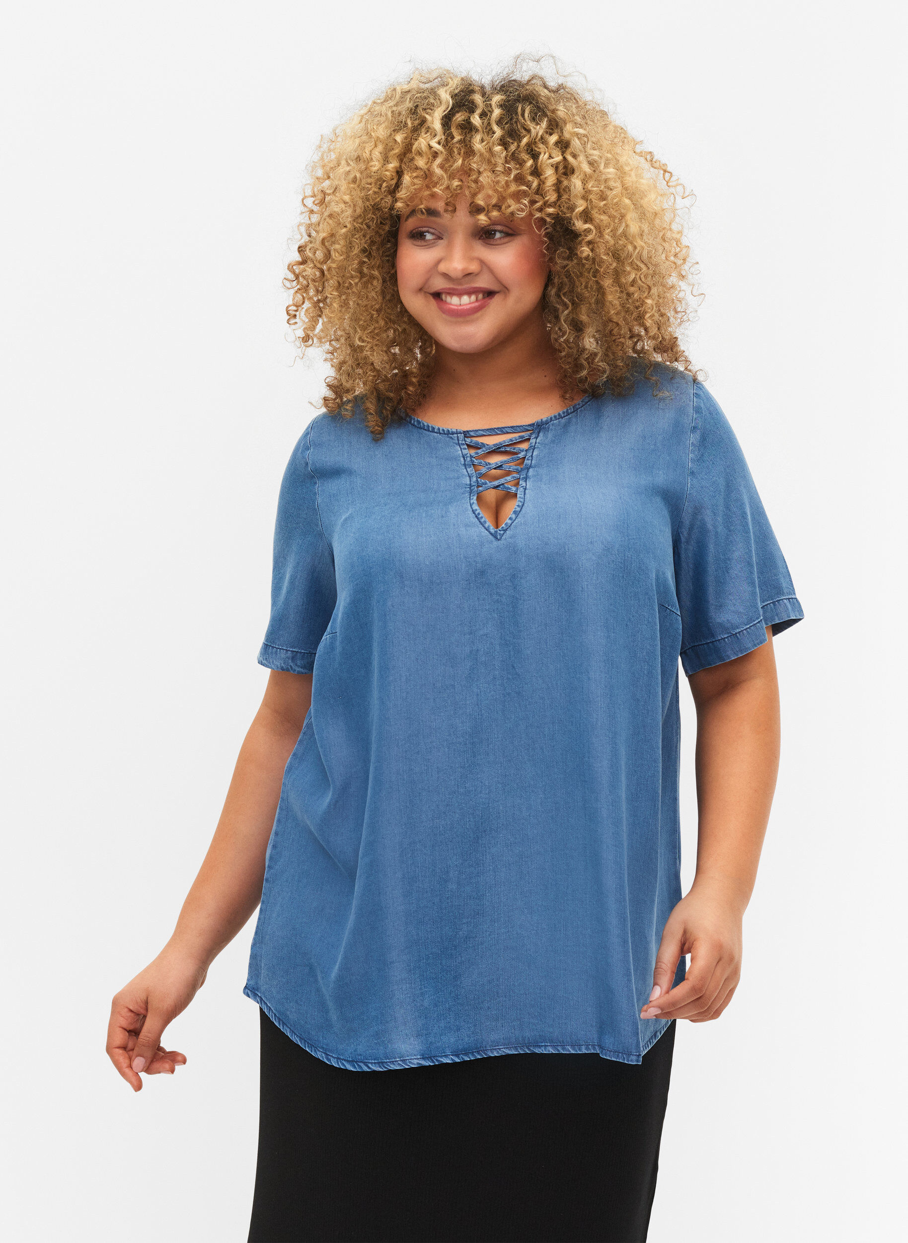 Zizzi Kurz&auml;rmelige Bluse aus Lyocell (TENCEL&trade;) , Blue denim, Model image number 0