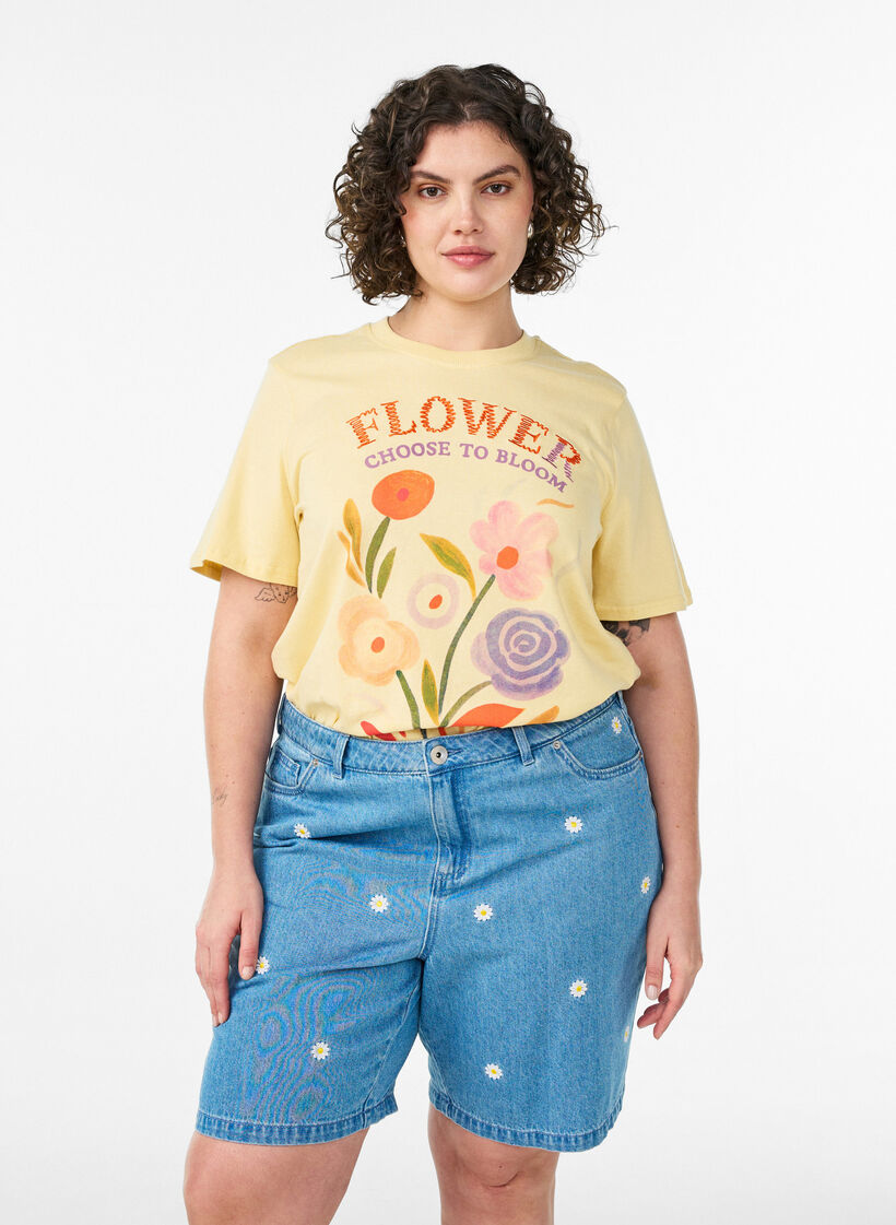 Hoch taillierte Jeansshorts mit gebl&uuml;mter Stickerei, Blau, Model image number 0