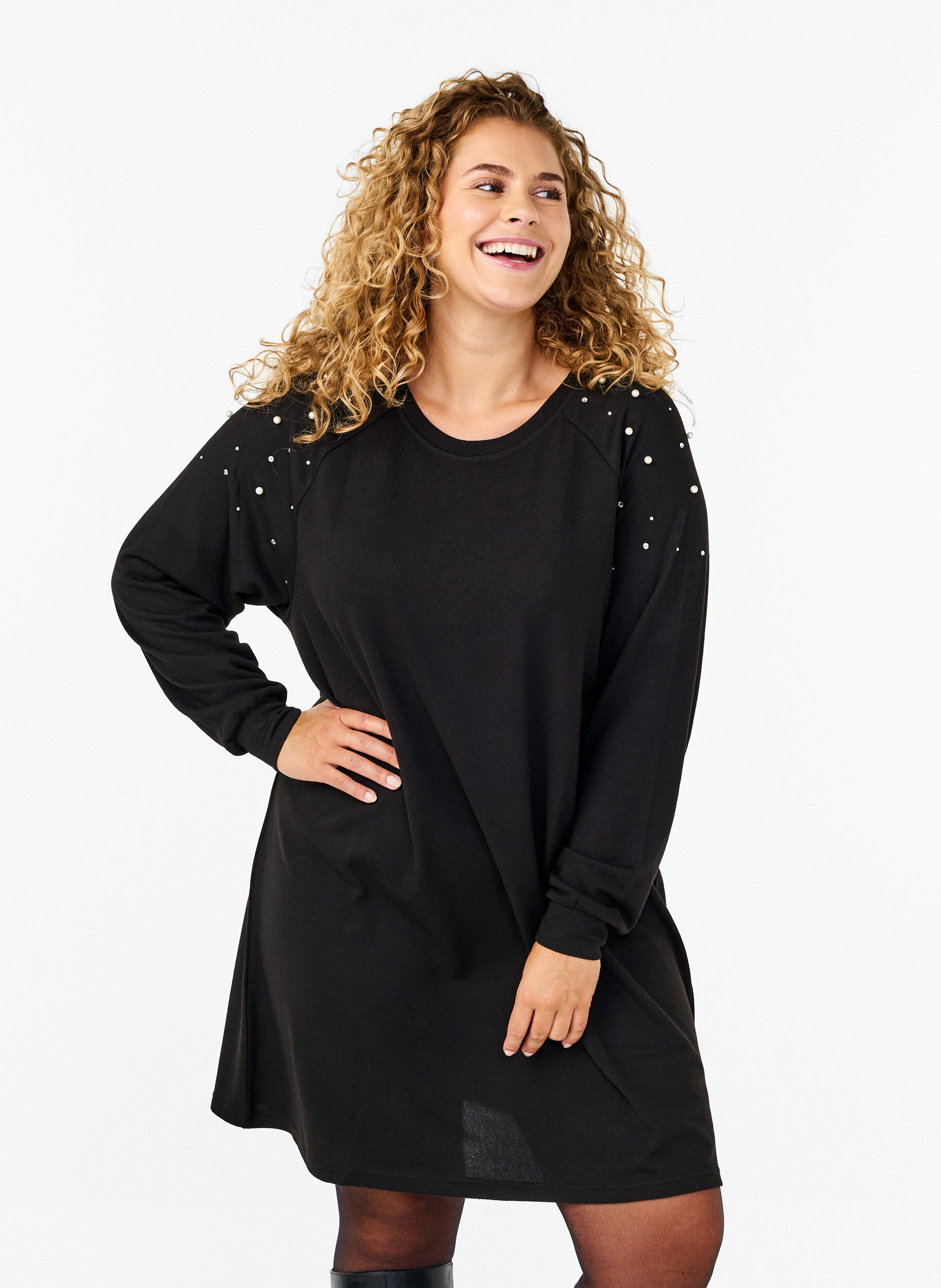 Zizzi Lang&auml;rmliges Kleid mit Perlen, Schwarz, Model image number 0