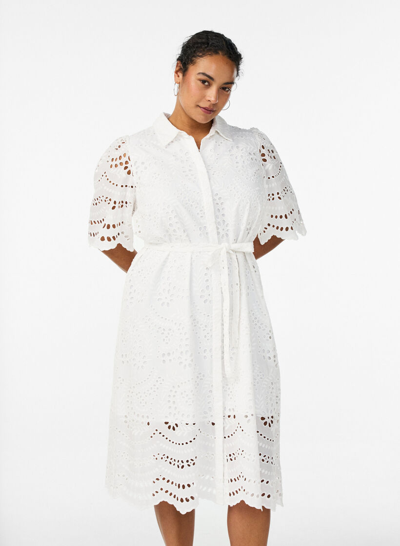 Hemdblusenkleid aus Broderie Anglaise mit Bindeg&uuml;rtel, Wei&szlig;, Model image number 0