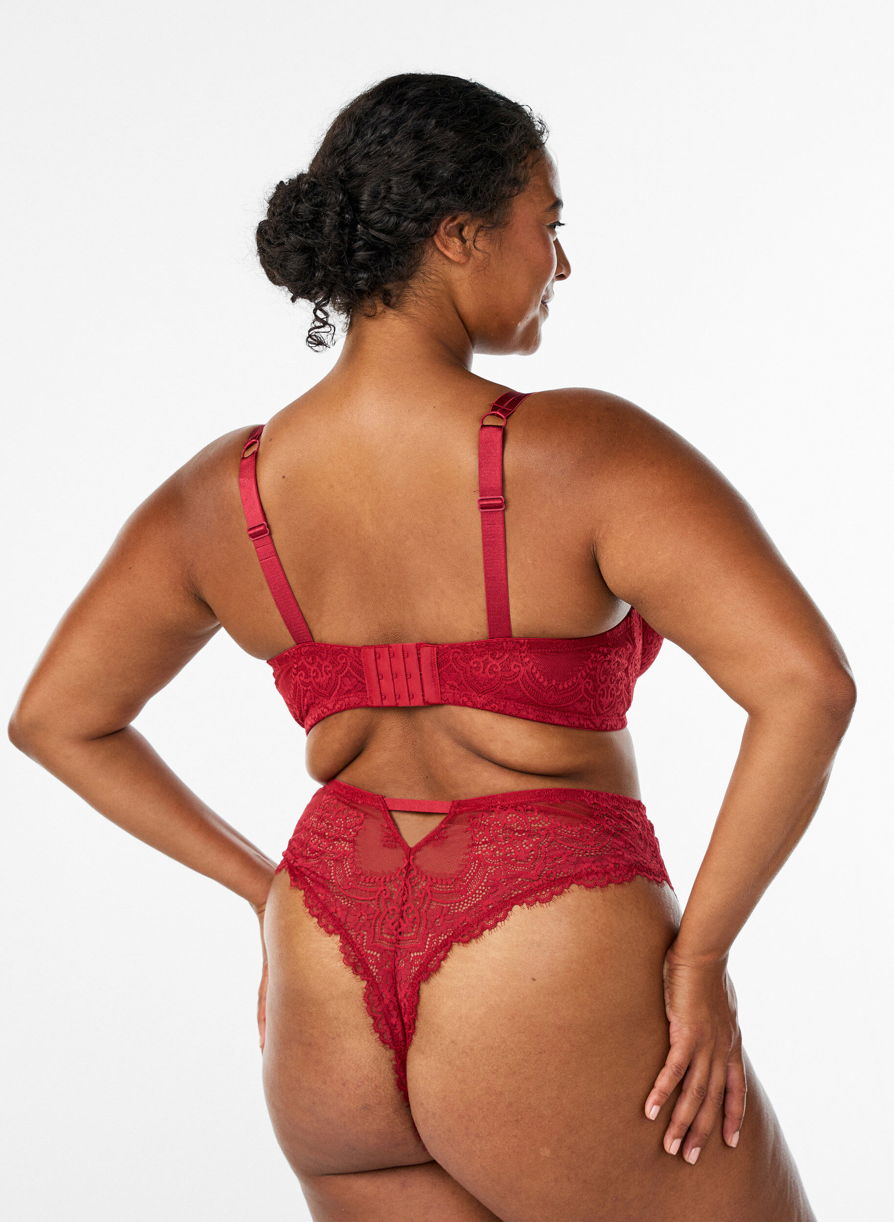 Zizzi Tanga aus Spitze mit Schl&uuml;sselloch-Detail hinten, Rot, Model image number 1