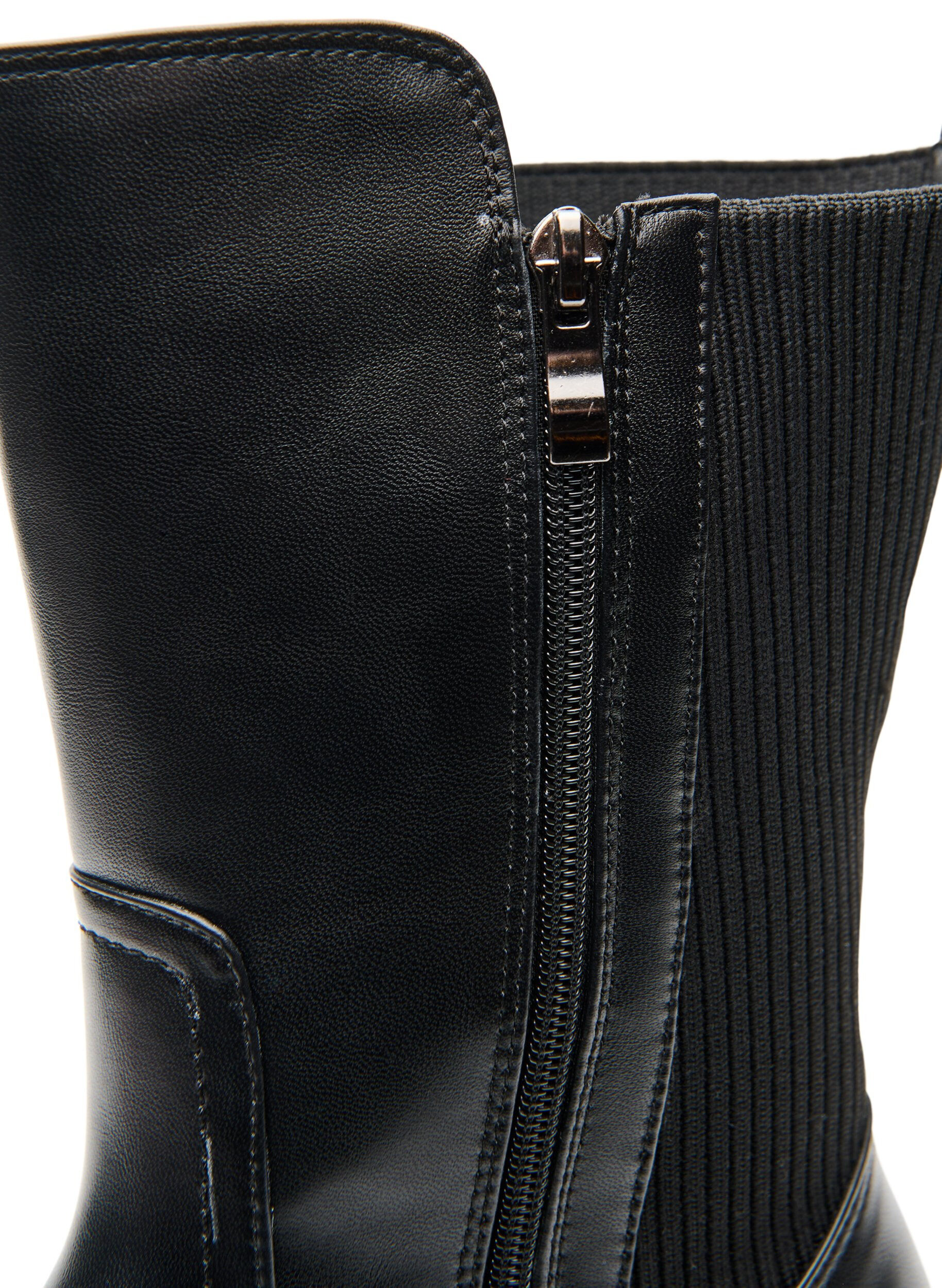 ZizziChelsea-Boot mit klobiger Sohle und gerippten Eins&auml;tzen, Schwarz, Packshot image number 3