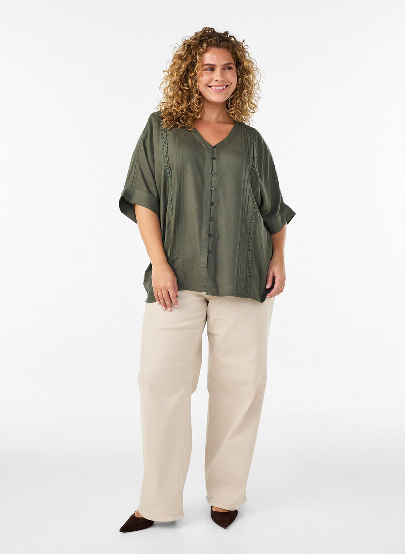 Viskosebluse mit Crochet-Besatz und Kn&ouml;pfen, Gr&uuml;n, Model image number 1