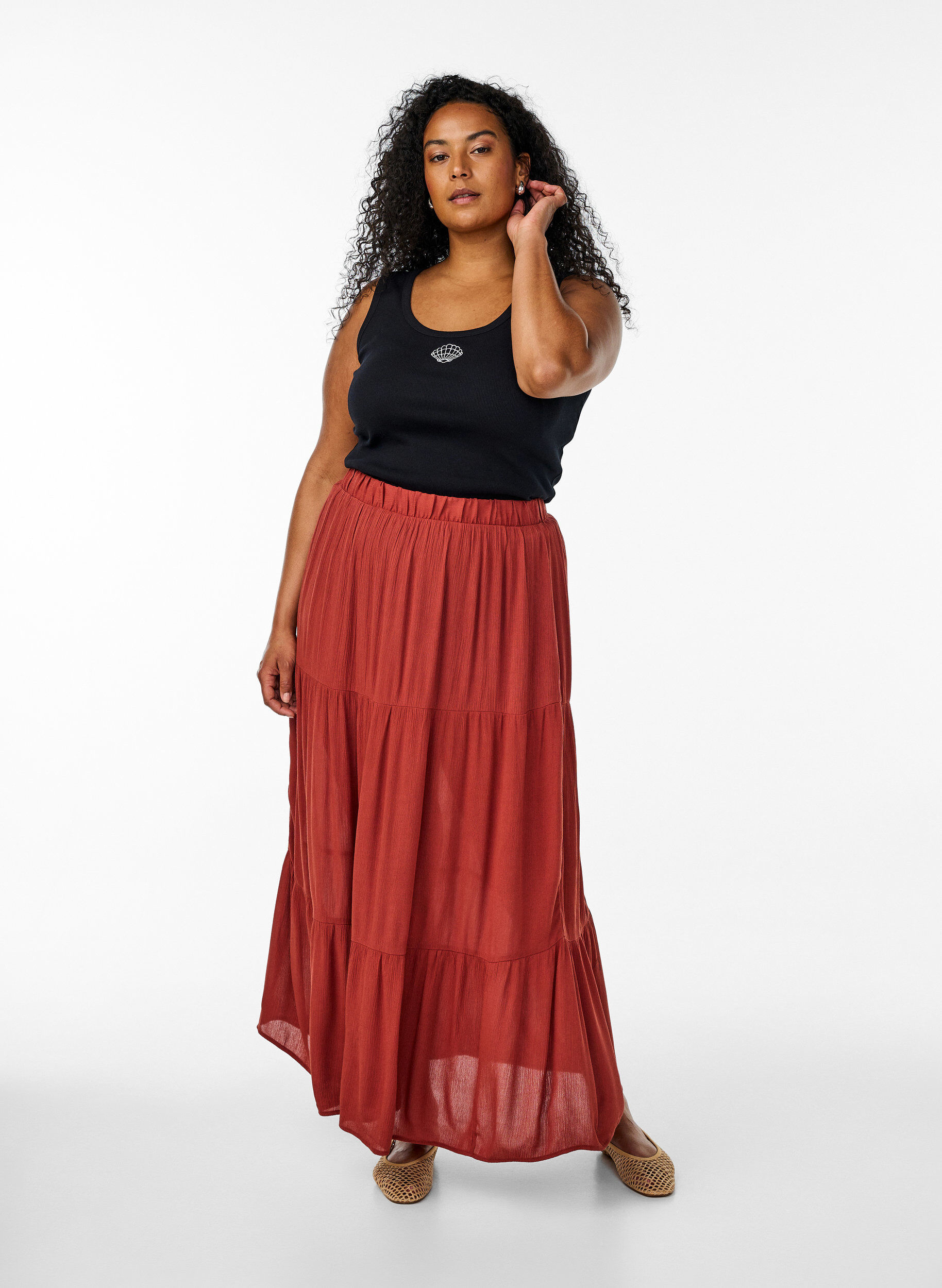 Zizzi Tailleiertes Top mit Motiv, Schwarz, Model image number 1