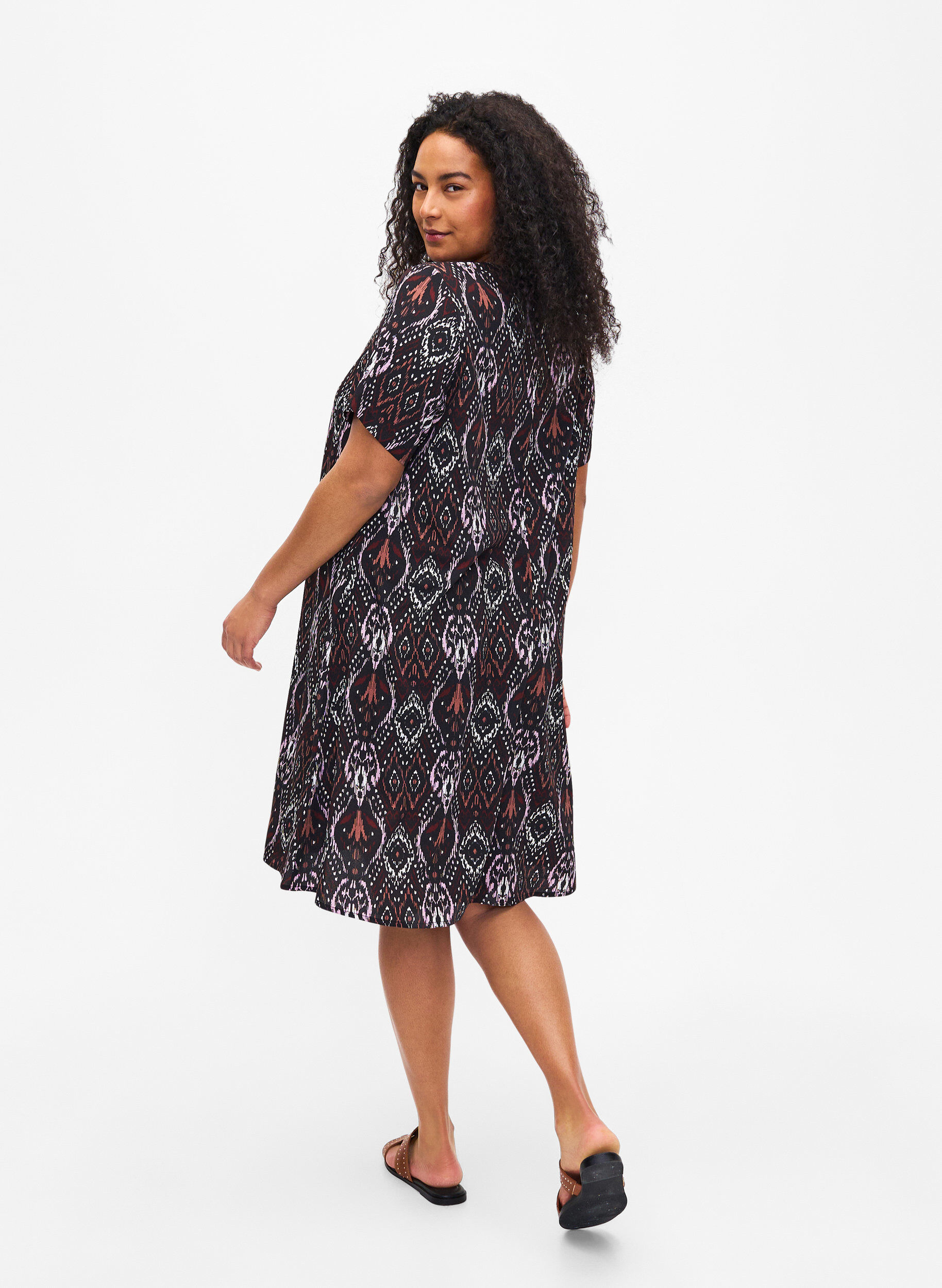 Zizzi FLASH &ndash; Kleid mit V-Ausschnitt und Aufdruck, Black Rose Ethnic, Model image number 1