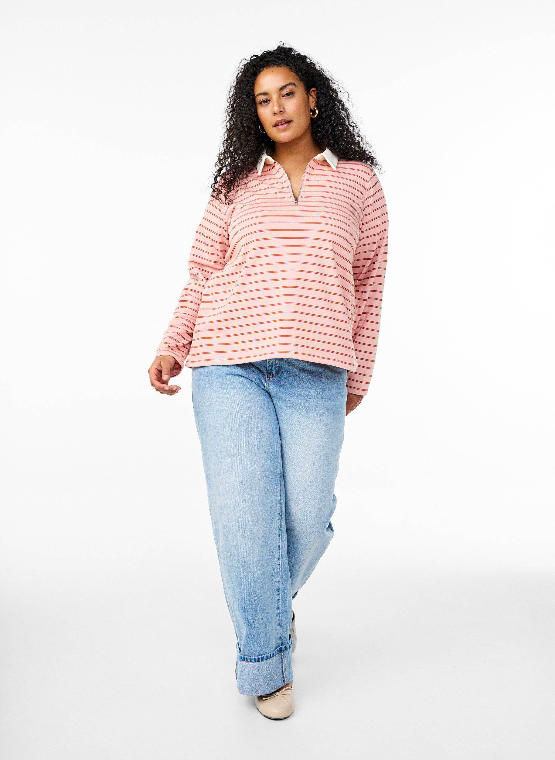 Zizzi Poloshirt mit Streifen und Rei&szlig;verschluss, Rot, Model image number 1