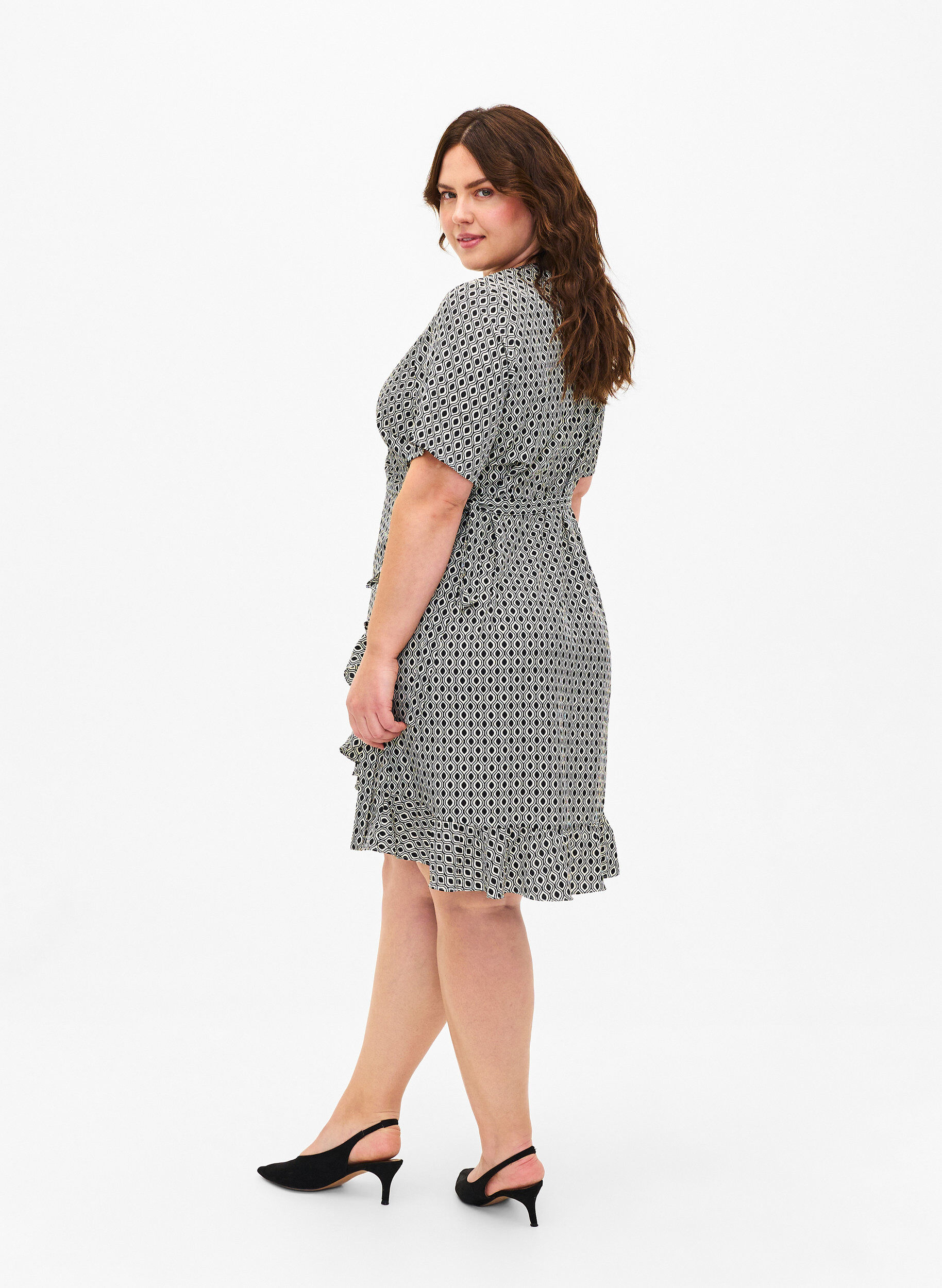 Zizzi FLASH &ndash; Wickelkleid mit kurzen &Auml;rmeln, Black White Graphic, Model image number 1