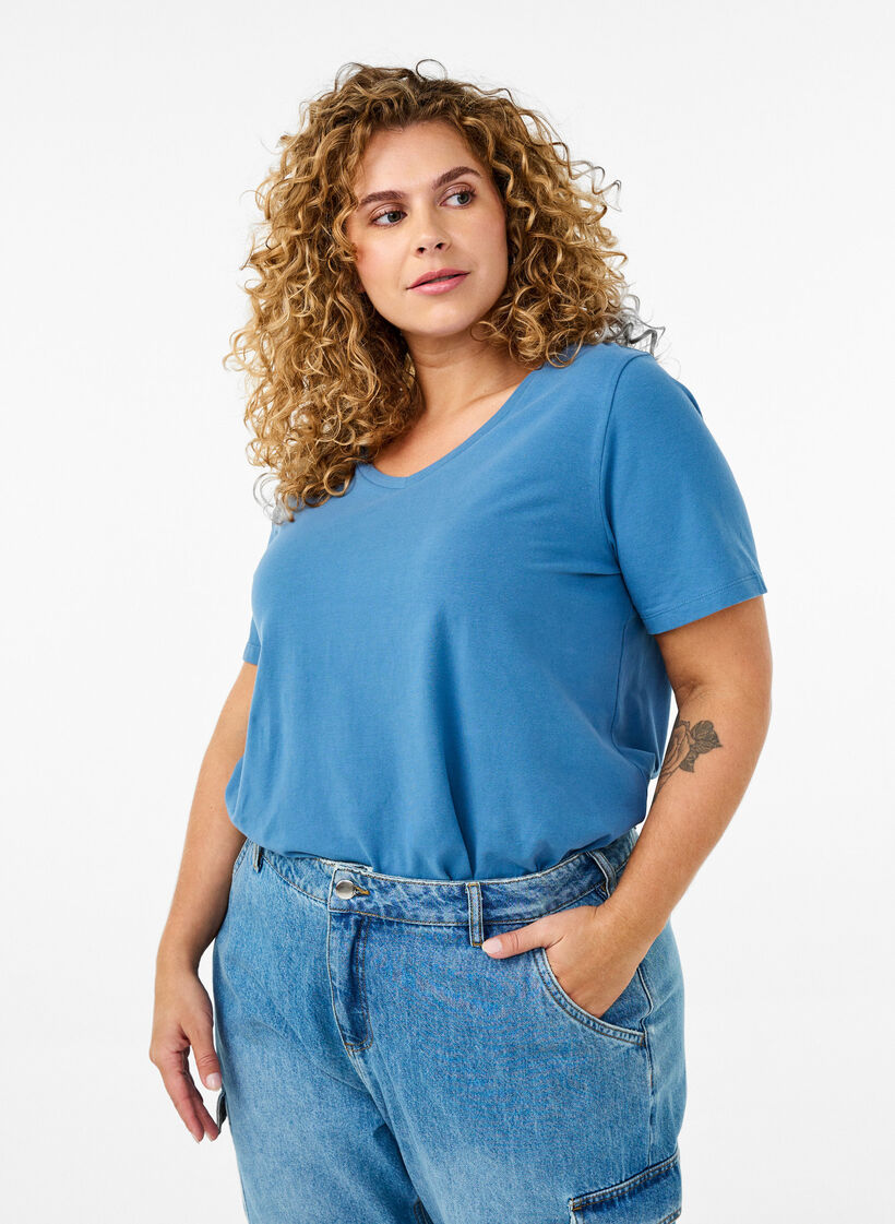 Einfarbiges basic T-Shirt aus Baumwolle, Blau, Model image number 0