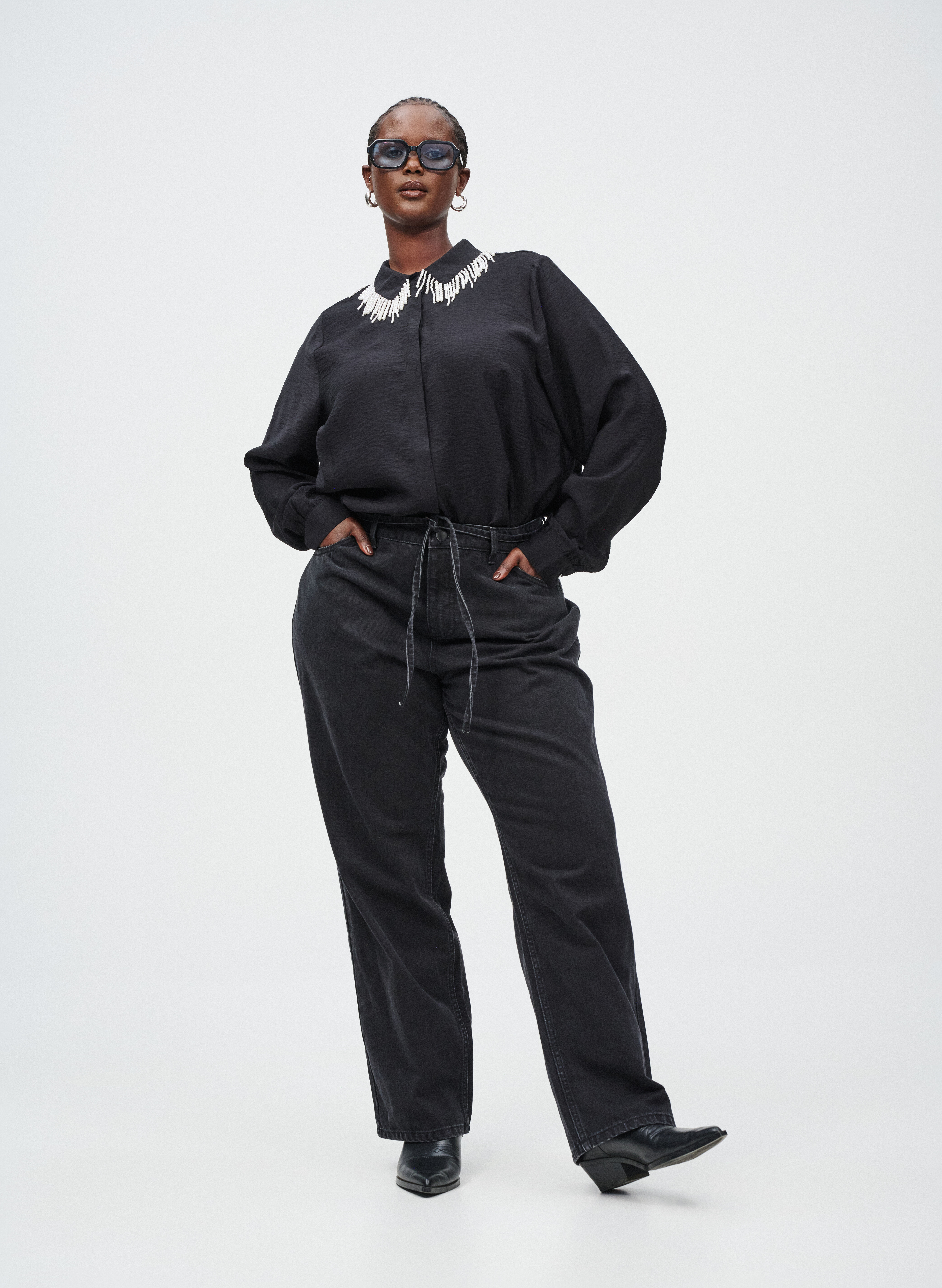 Hemd mit perlenbesticktem Kragen, , Model