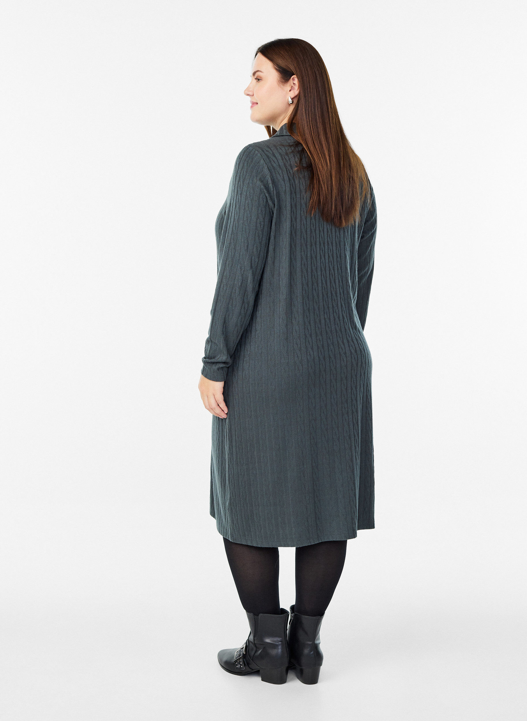 Zizzi Kleid mit Zopfmuster und V-Ausschnitt, Gr&uuml;n, Model image number 2