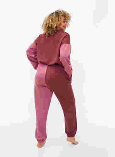 Sweatpants mit Colour-Block, Red Mahogany/RoseBr., Model image number 1