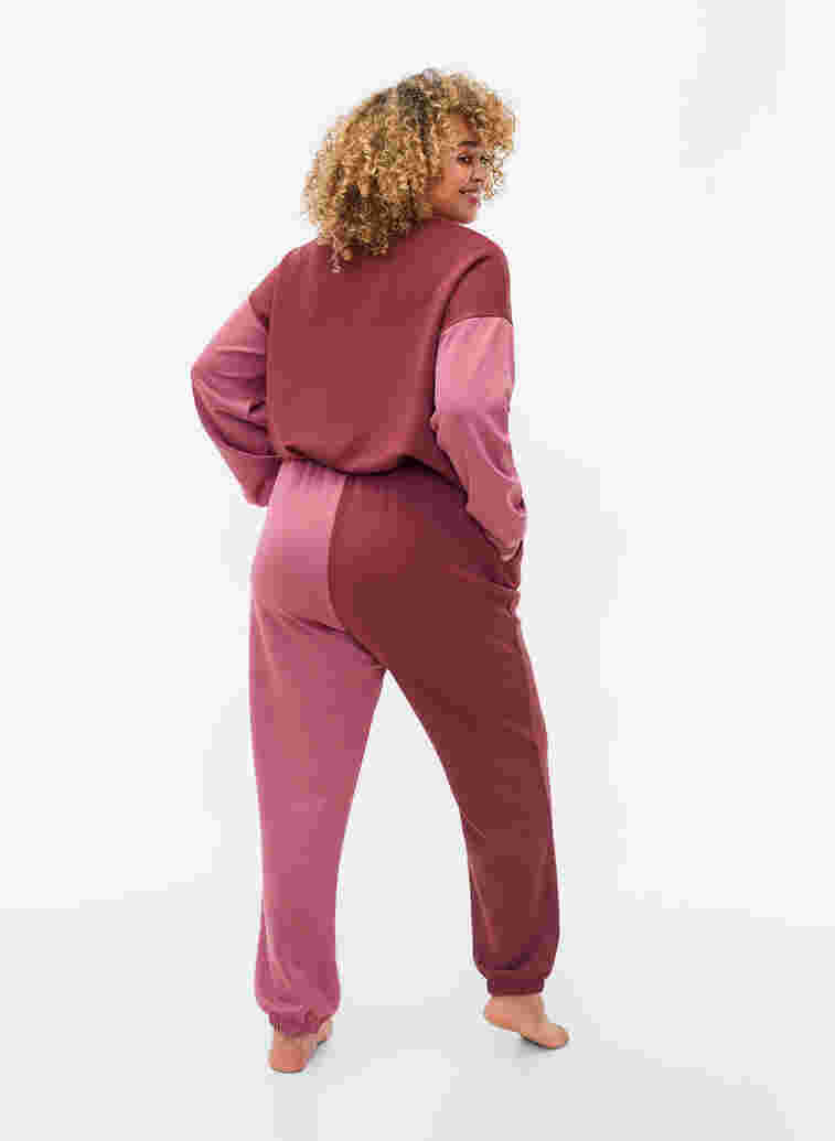 Sweatpants mit Colourblock, Red Mahogany/RoseBr., Model