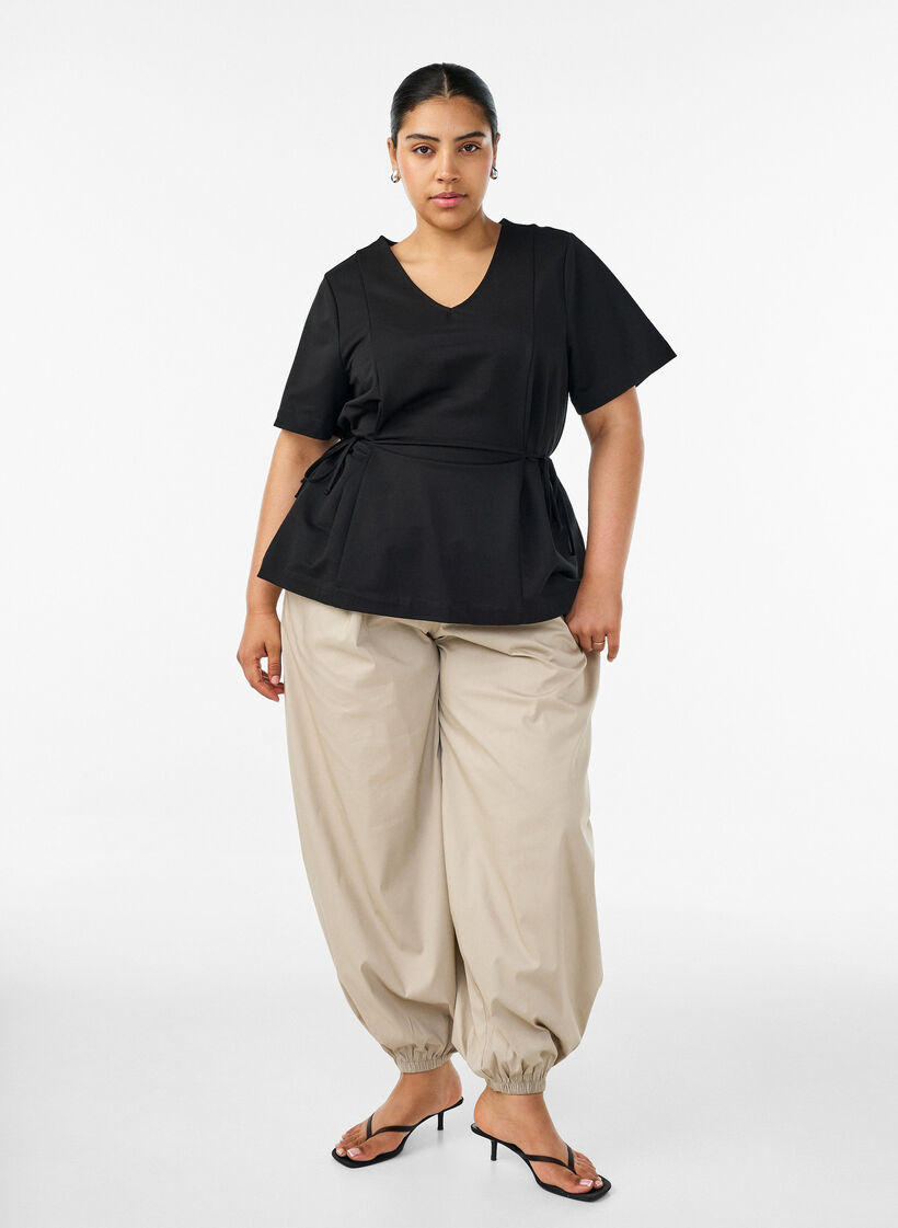 Bluse aus einer Baumwollmischung mit V-Ausschnitt und Bindeband, Schwarz, Model image number 1