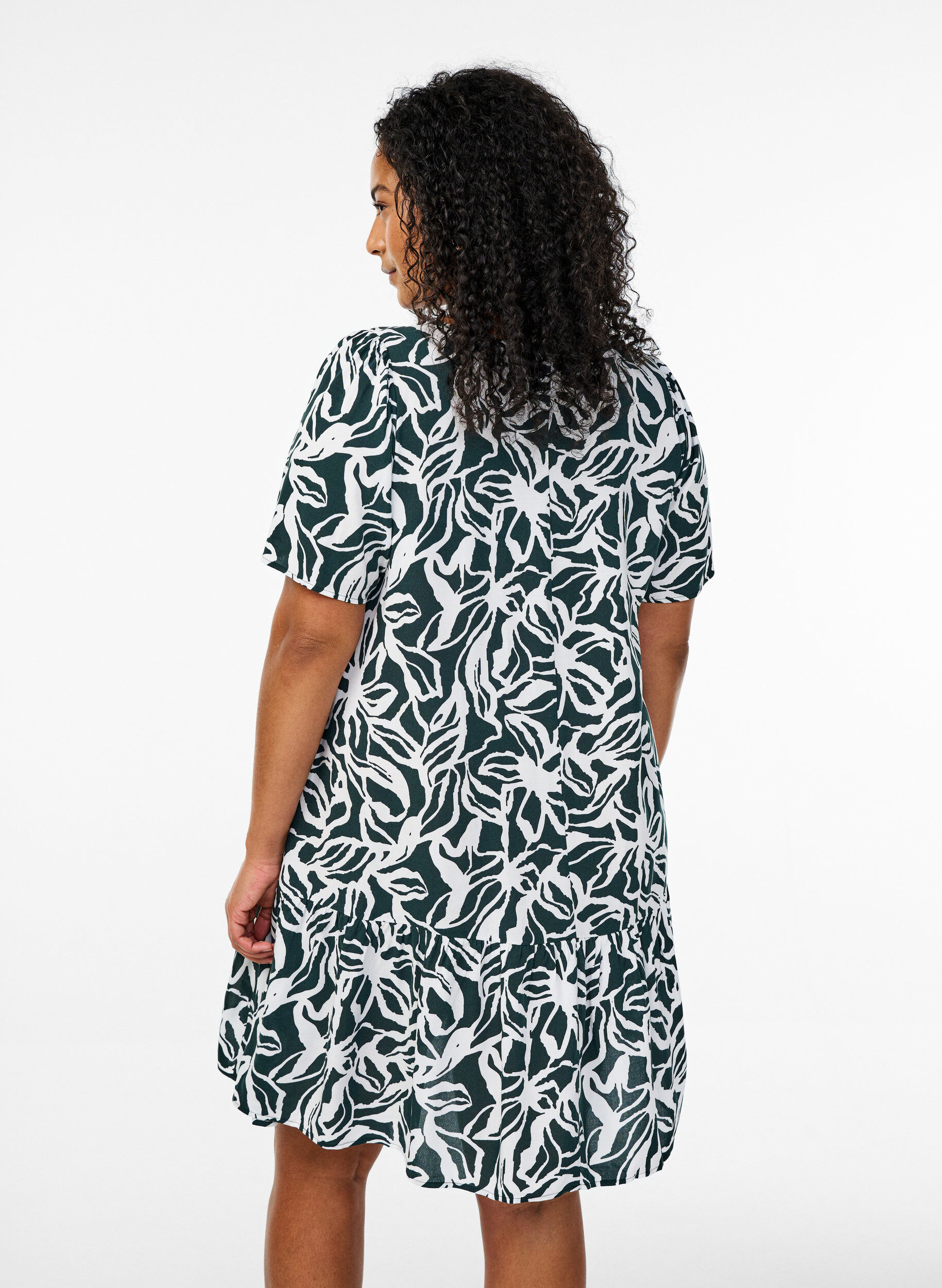 Zizzi FLASH &ndash; Kleid aus Viskose mit Schnittlinie, Gr&uuml;n, Model image number 2