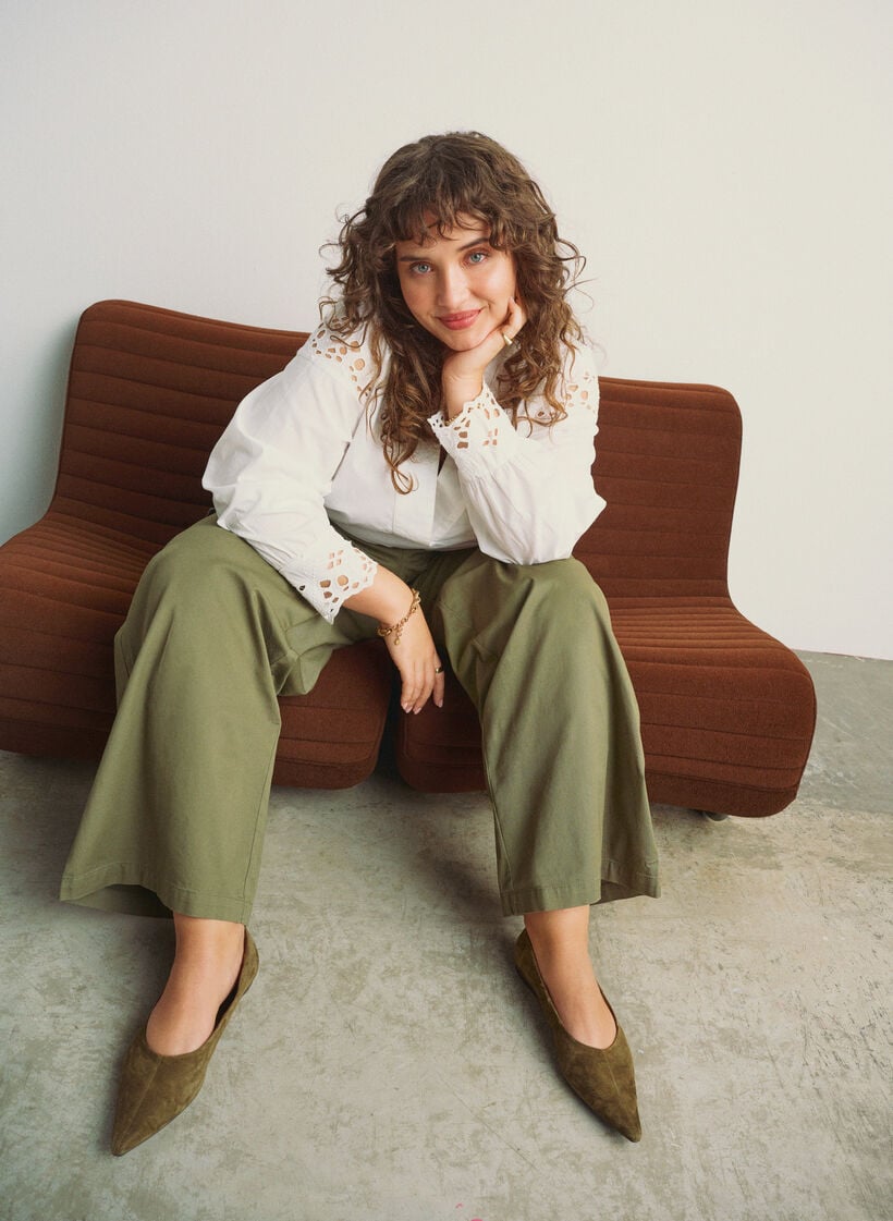 Bluse mit V-Ausschnitt und Broderie-Anglaise-Details, Weiß, Image image number 0