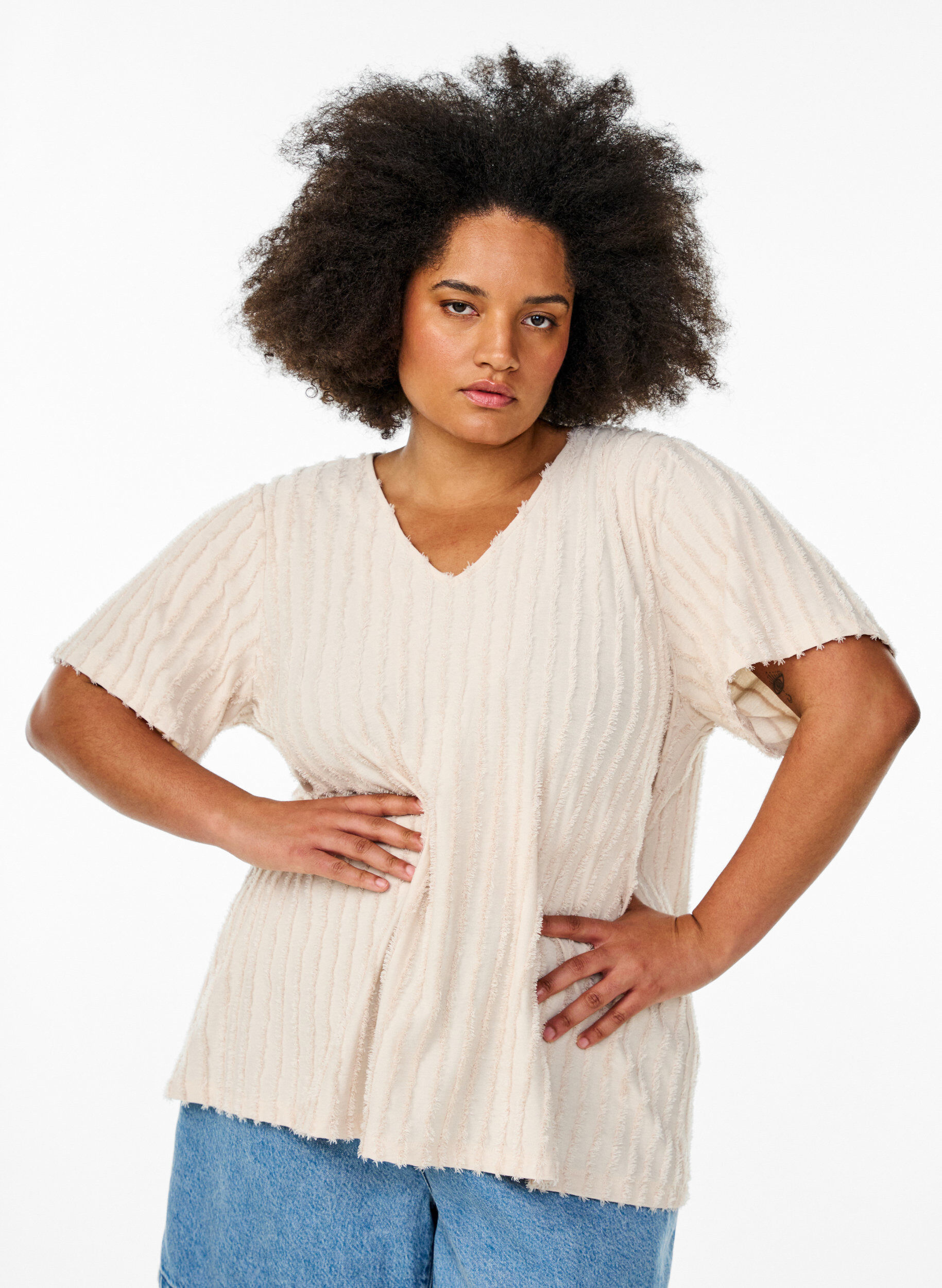 Bluse mit kurzen &Auml;rmeln und Streifenstruktur, Beige, Model
