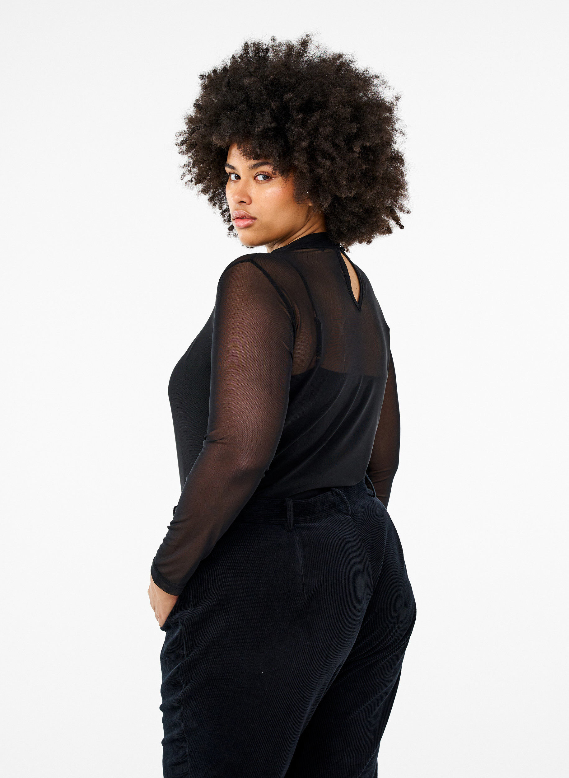 Zizzi Enganliegende Mesh-Bluse mit langen &Auml;rmeln, Schwarz, Model image number 2