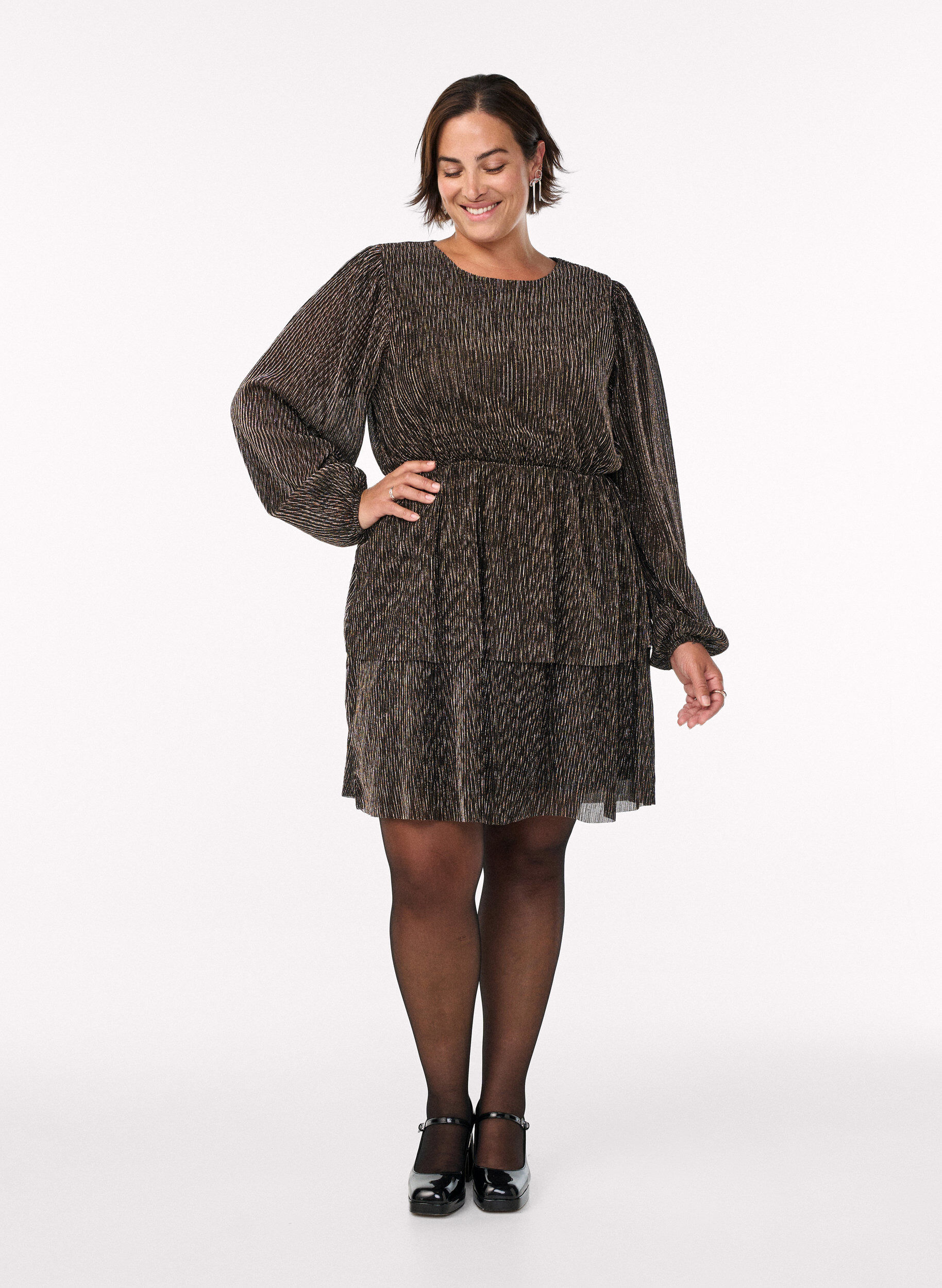 Zizzi Kurzes Kleid mit Glitzerstreifen und langen &Auml;rmeln, Schwarz, Model image number 1