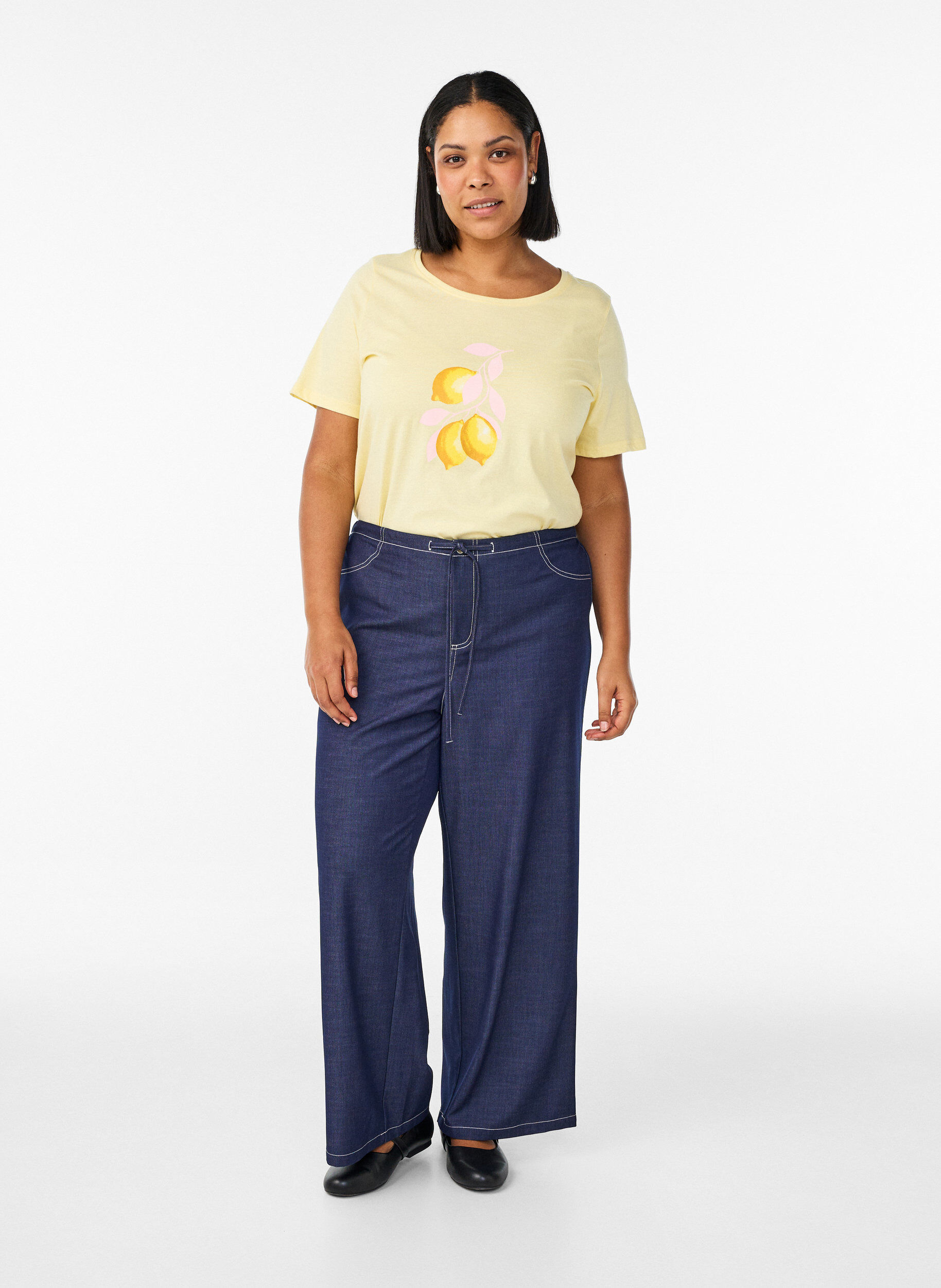 Hose in Denim-Optik mit Kontrastn&auml;hten, Blau, Model