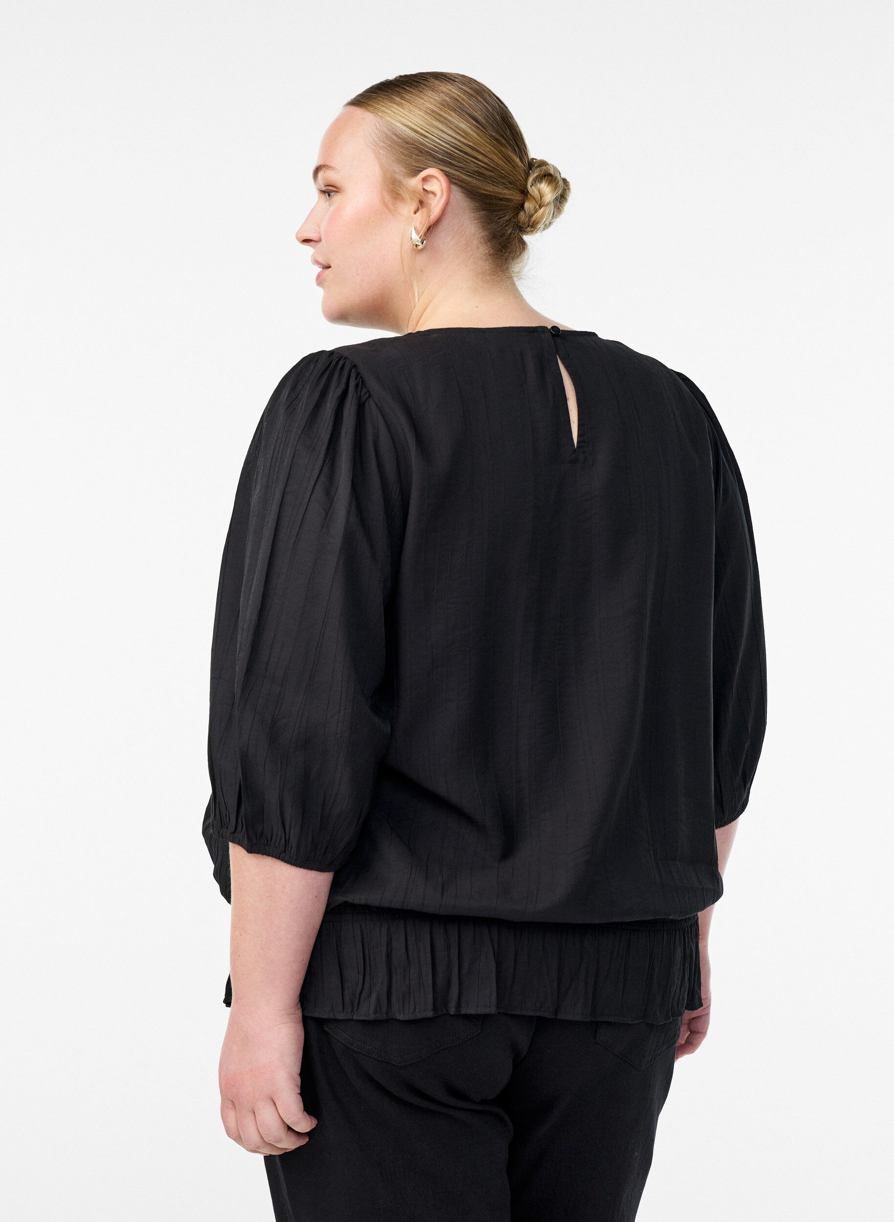 Zizzi Viskosebluse mit 3/4-&Auml;rmeln und Balloneffekt, Schwarz, Model image number 2