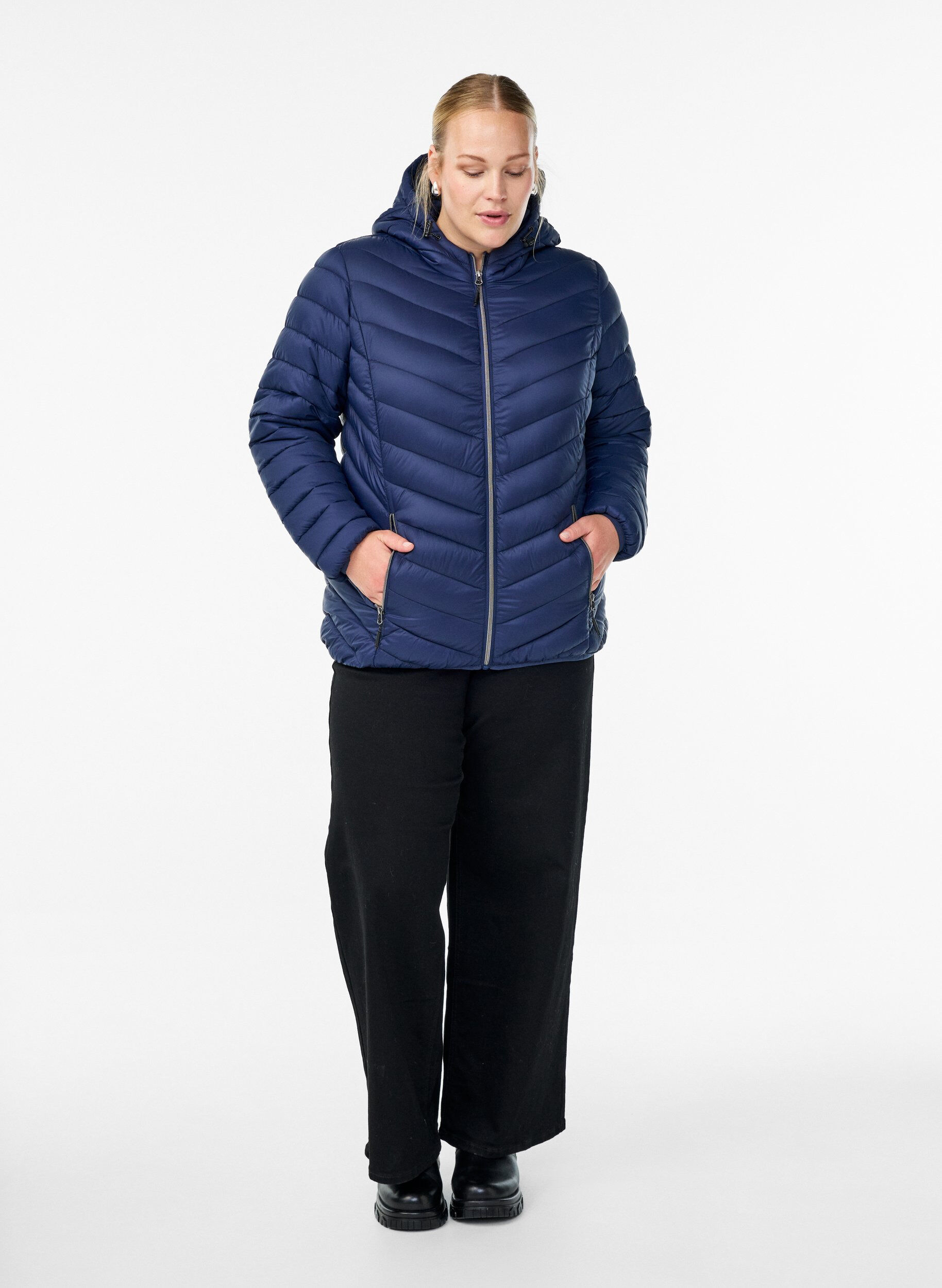Zizzi Leichte Jacke mit Kapuze, Blau, Model image number 1