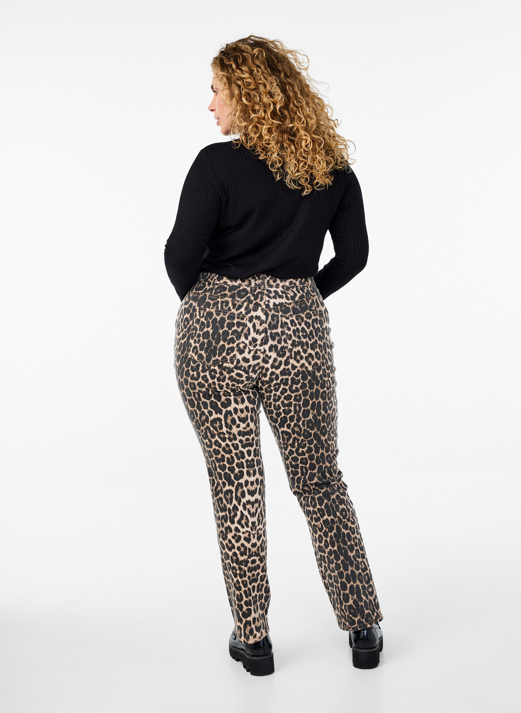 Zizzi Emily Jeans mit Leoparden-Print, Braun, Model image number 1