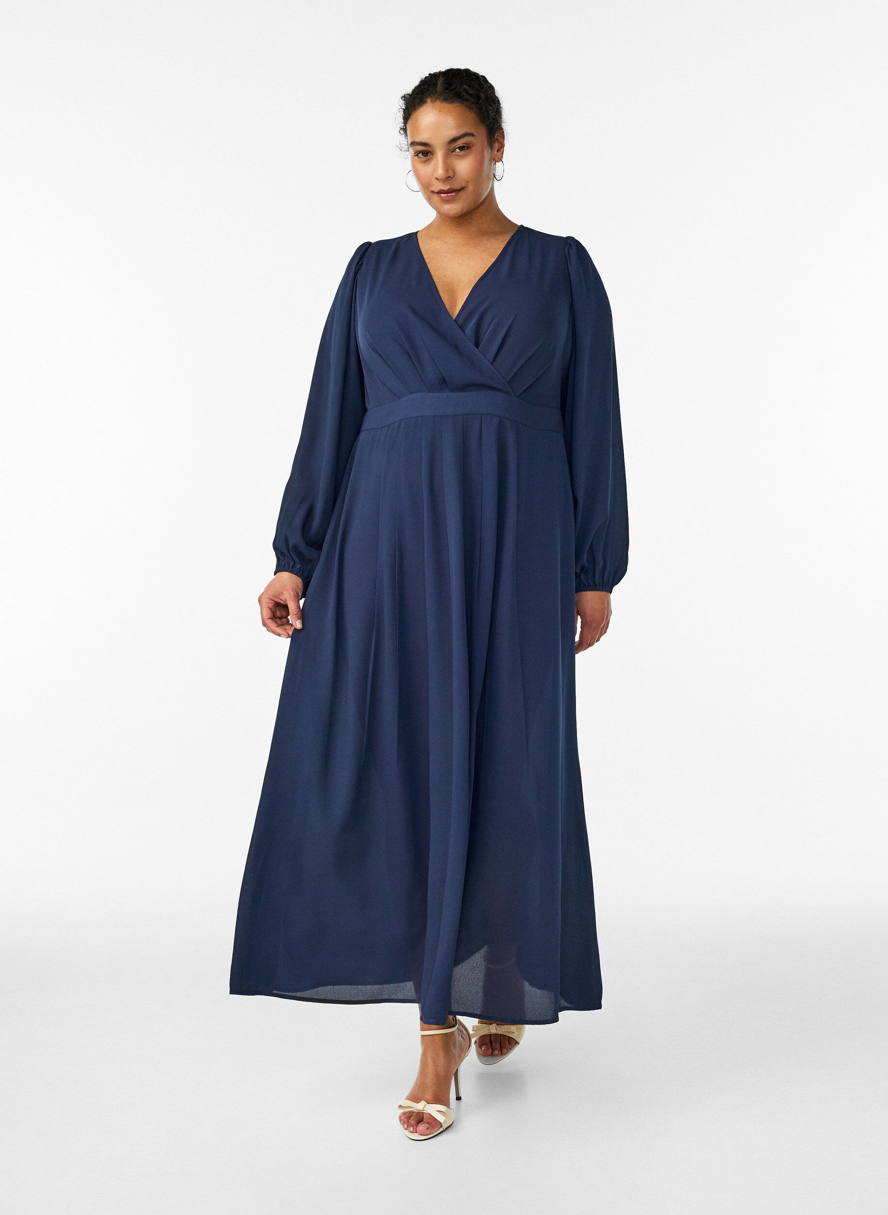 Maxikleid mit Wickelausschnitt und langen &Auml;rmeln, Blau, Model