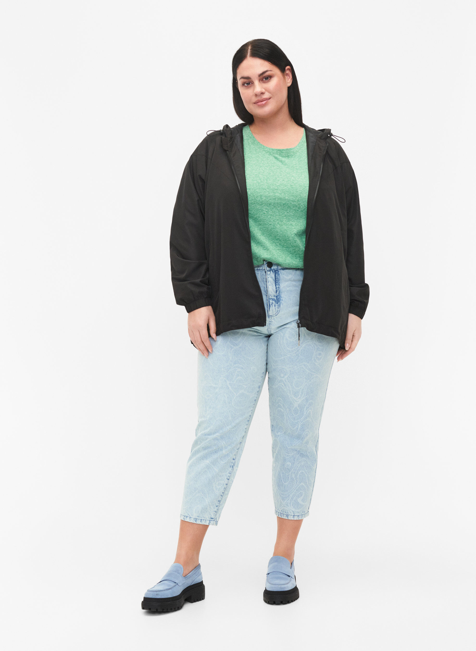 Zizzi Kurze Jacke mit Kapuze und verstellbarer Saum, Black, Model image number 2
