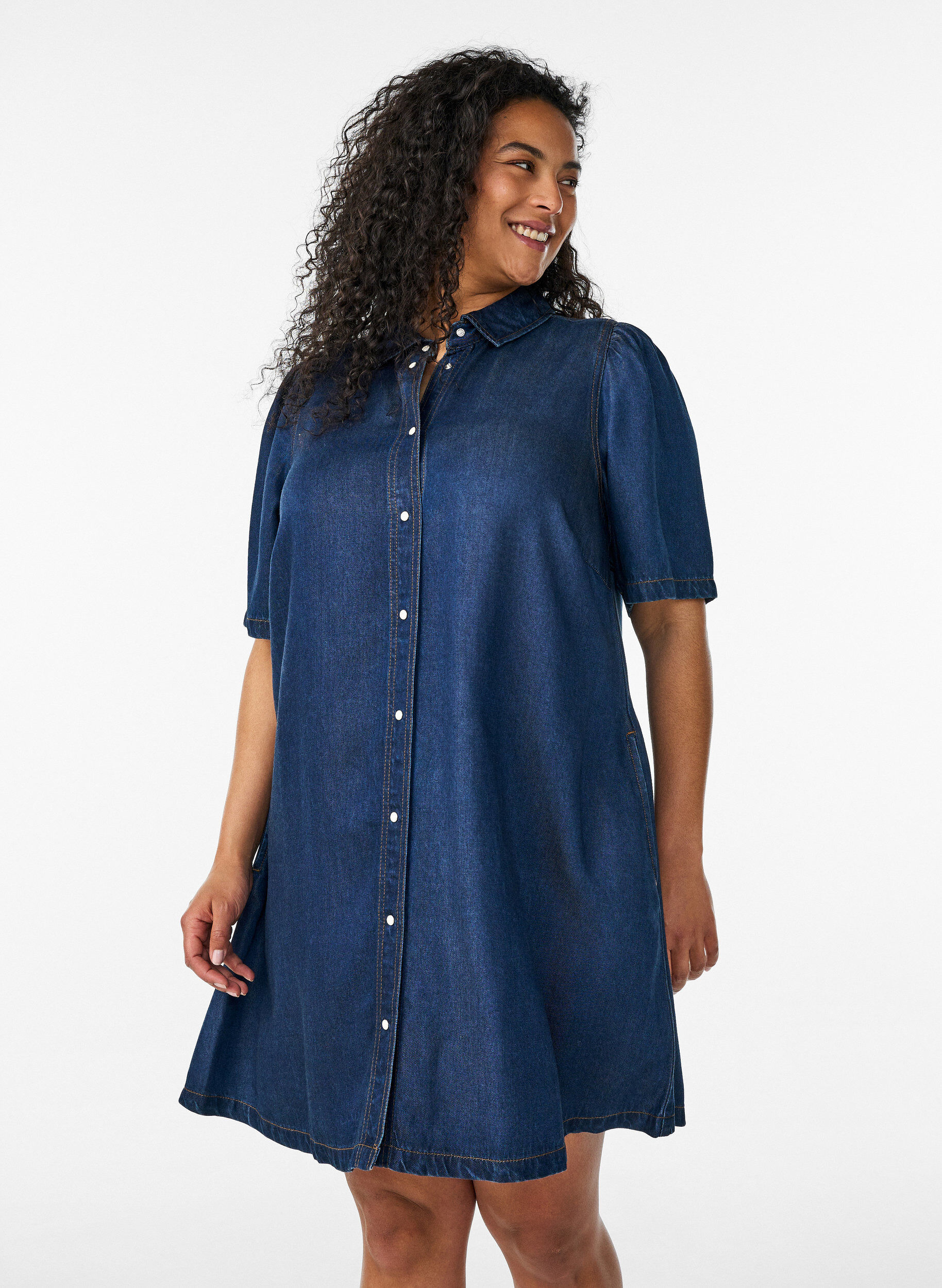 ZizziJeanskleid aus Lyocell mit Kn&ouml;pfen und kurzen &Auml;rmeln, Blau, Model image number 1