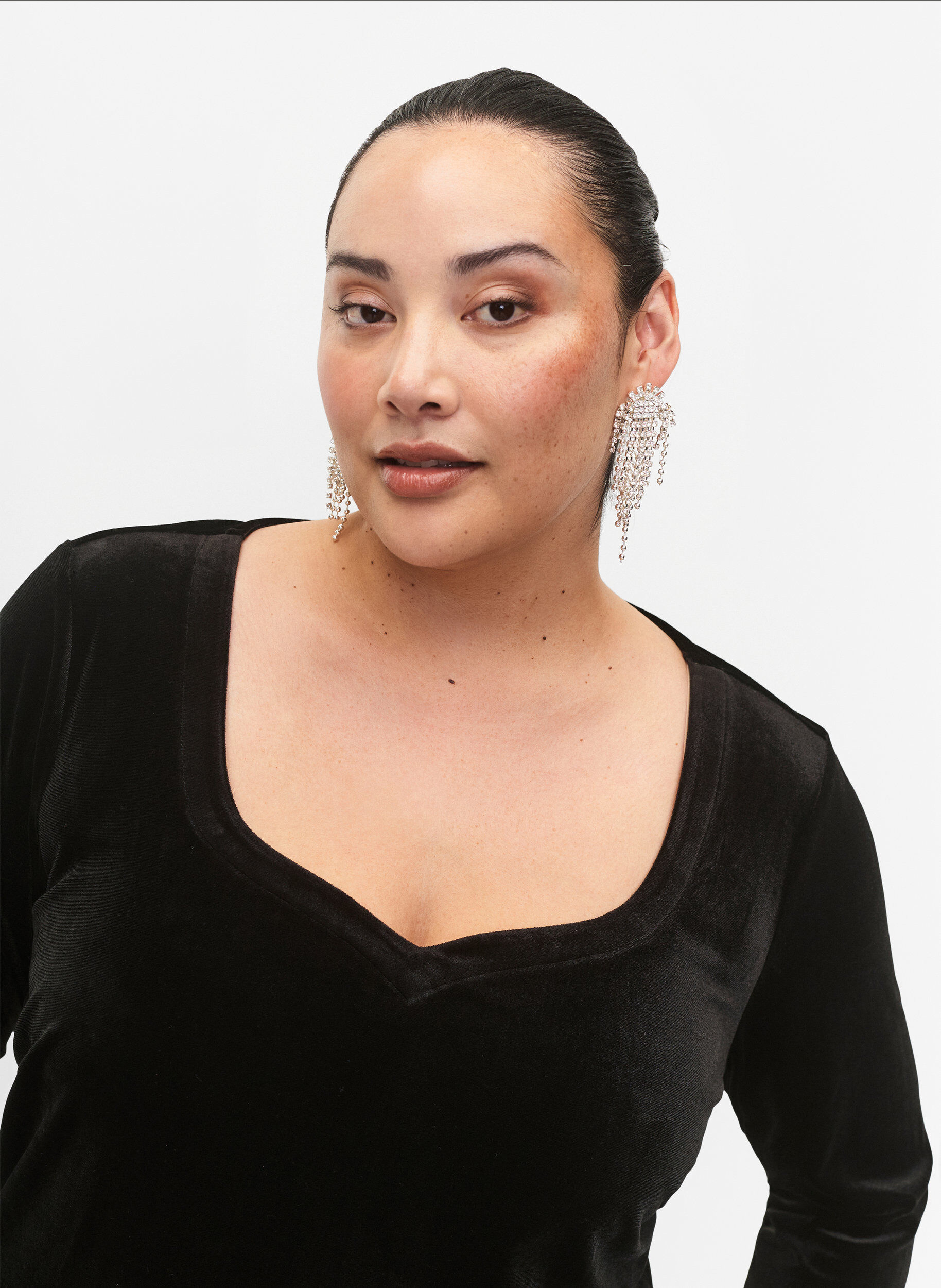 Zizzi Samtkleid mit langen &Auml;rmeln, Black, Model image number 2