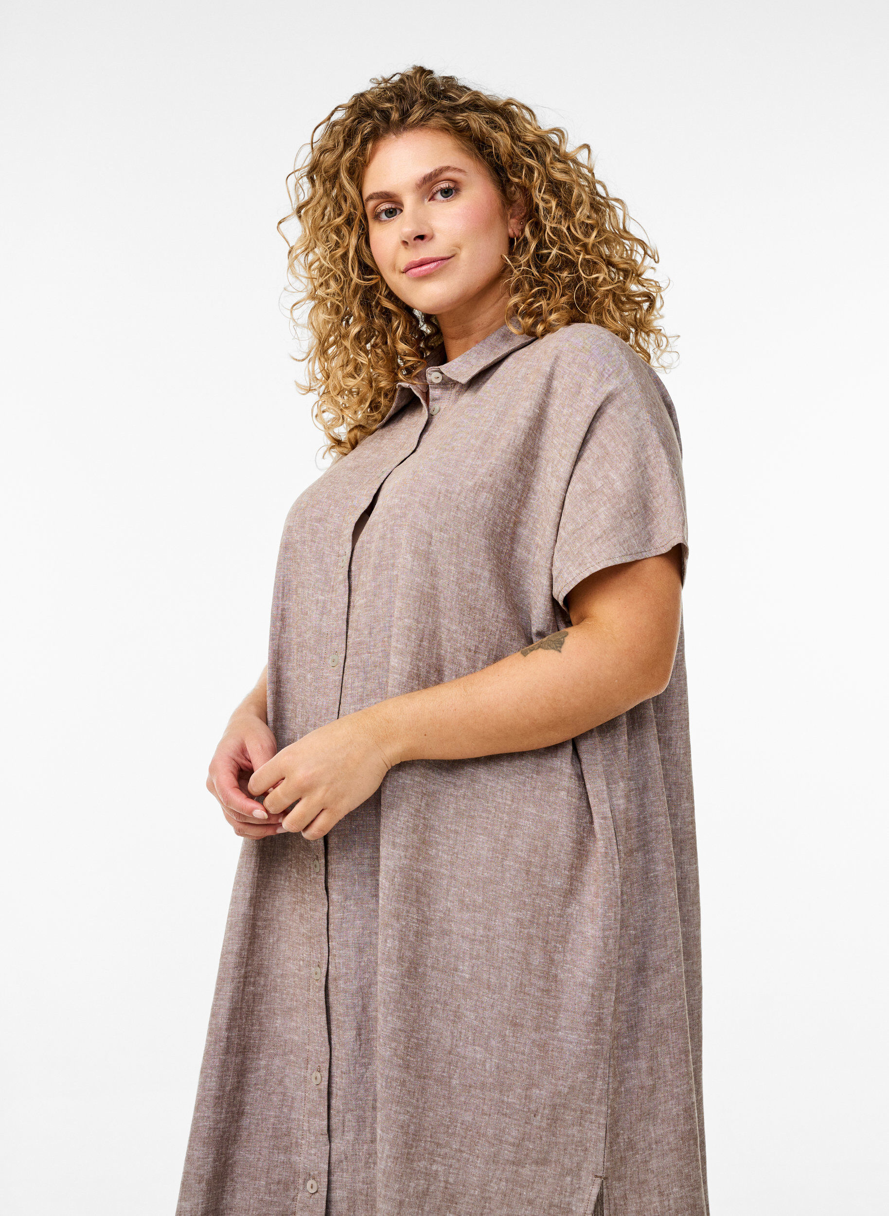 Zizzi Lange Bluse aus Viskose und Leinen, Braun, Model image number 2