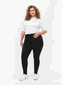 Super Slim Amy Jeans mit hoher Taille, Black, Model