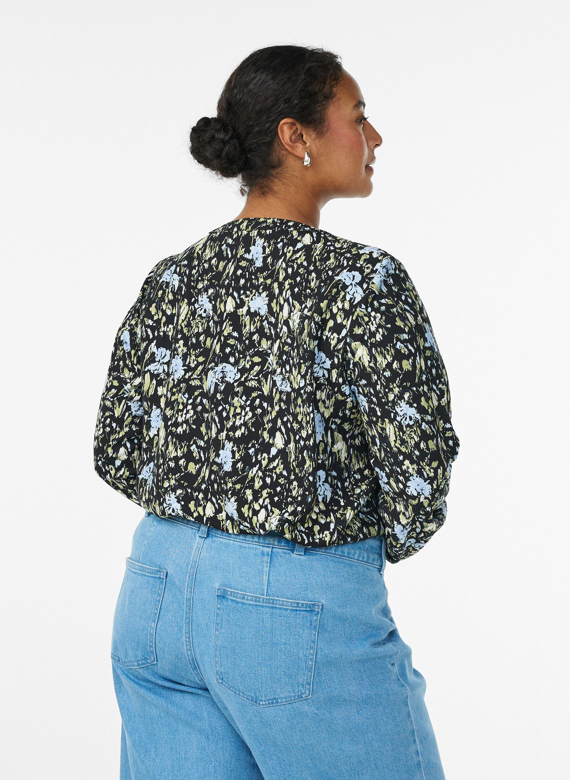 Zizzi Langarmbluse mit Muster und Kn&ouml;pfen, Schwarz, Model image number 2