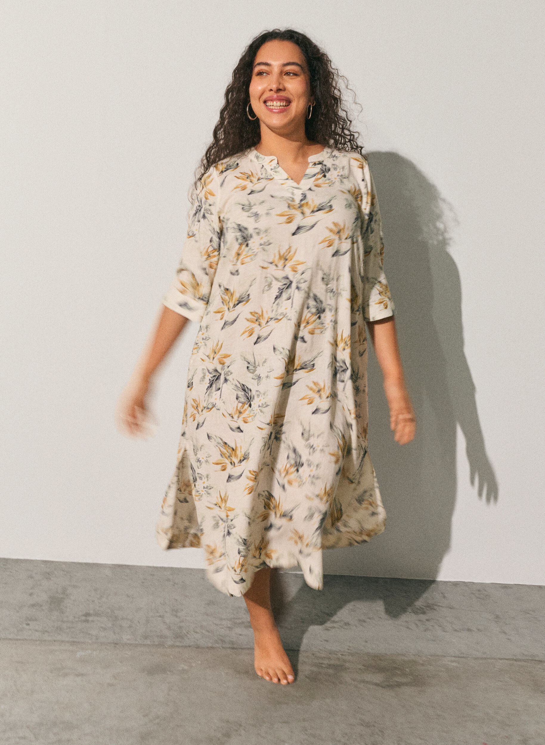 Midikleid aus Leinen und Viskose mit 1/2-&Auml;rmeln