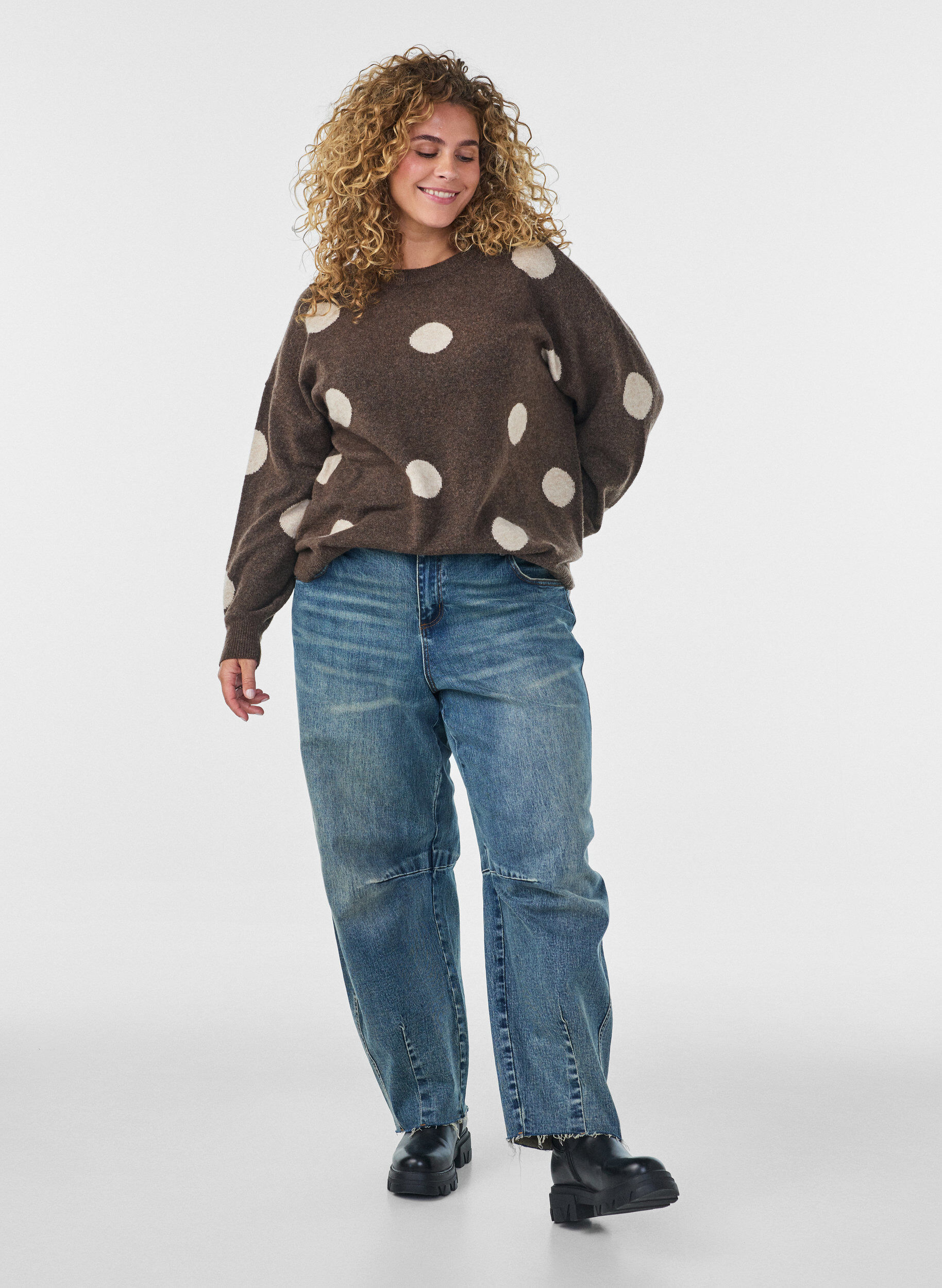 ZizziStrickbluse mit gepunktetem Muster, Braun, Model image number 1