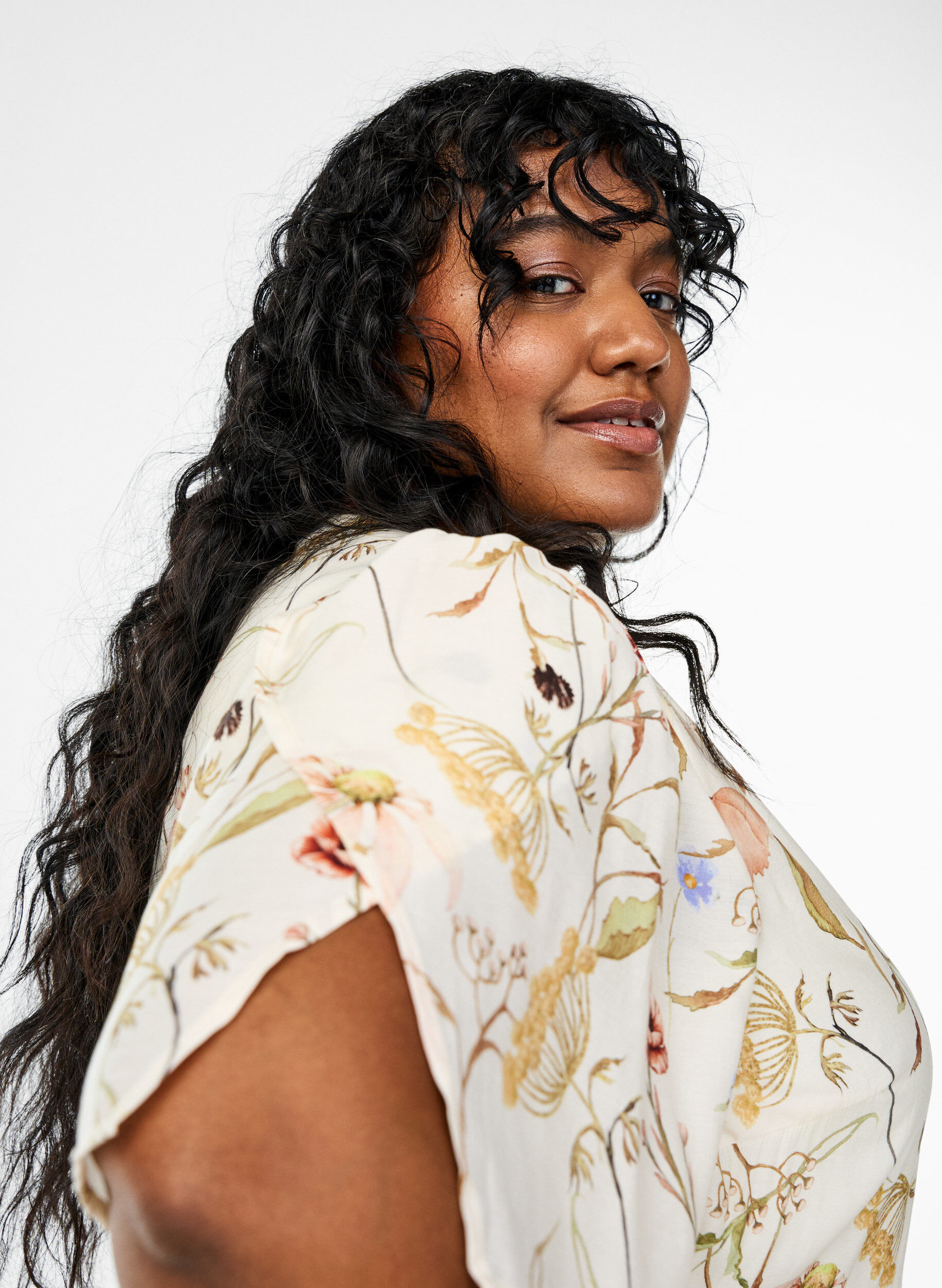 Zizzi Gebl&uuml;mtes Midi-Kleid in A-Linienform, Beige, Model image number 3