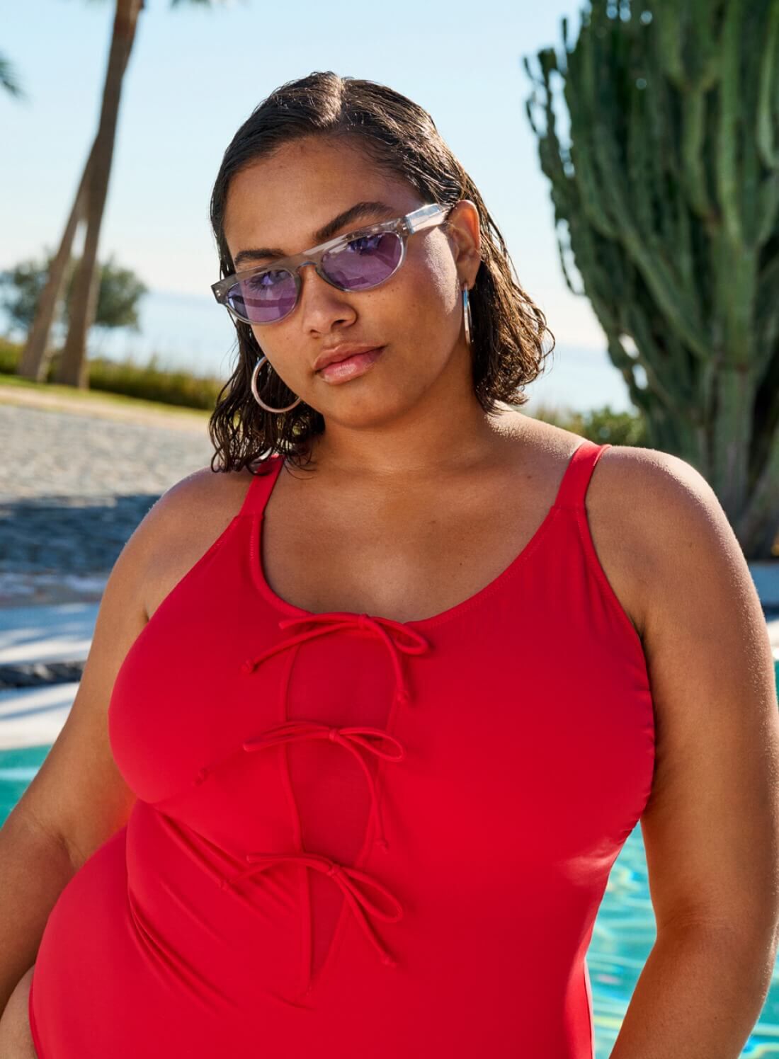 Zizzi Roter Badeanzug mit Schleifen, , Model