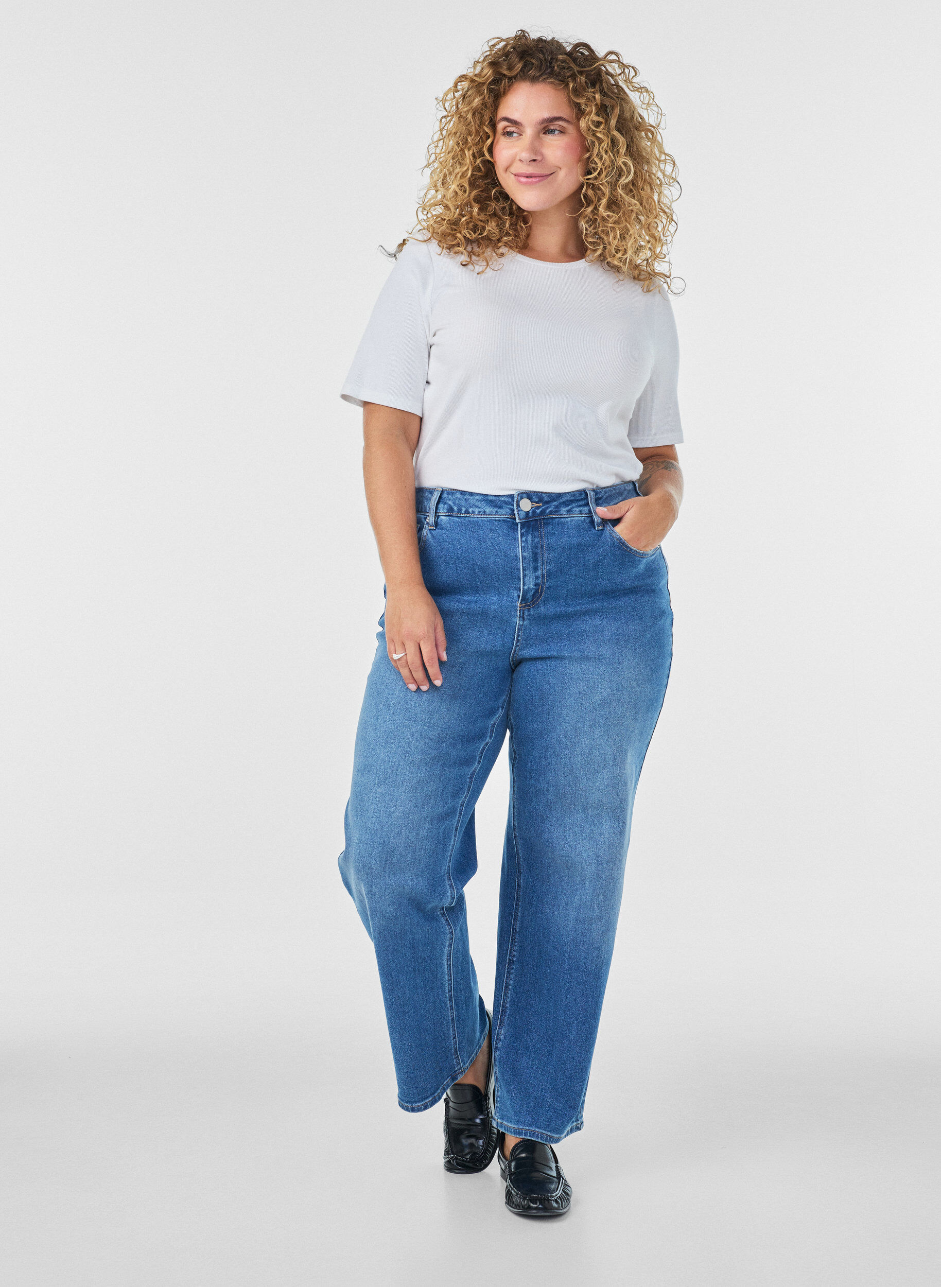 ZizziStraight Jeans mit leicht abgenutzter Optik, Blau, Model image number 0