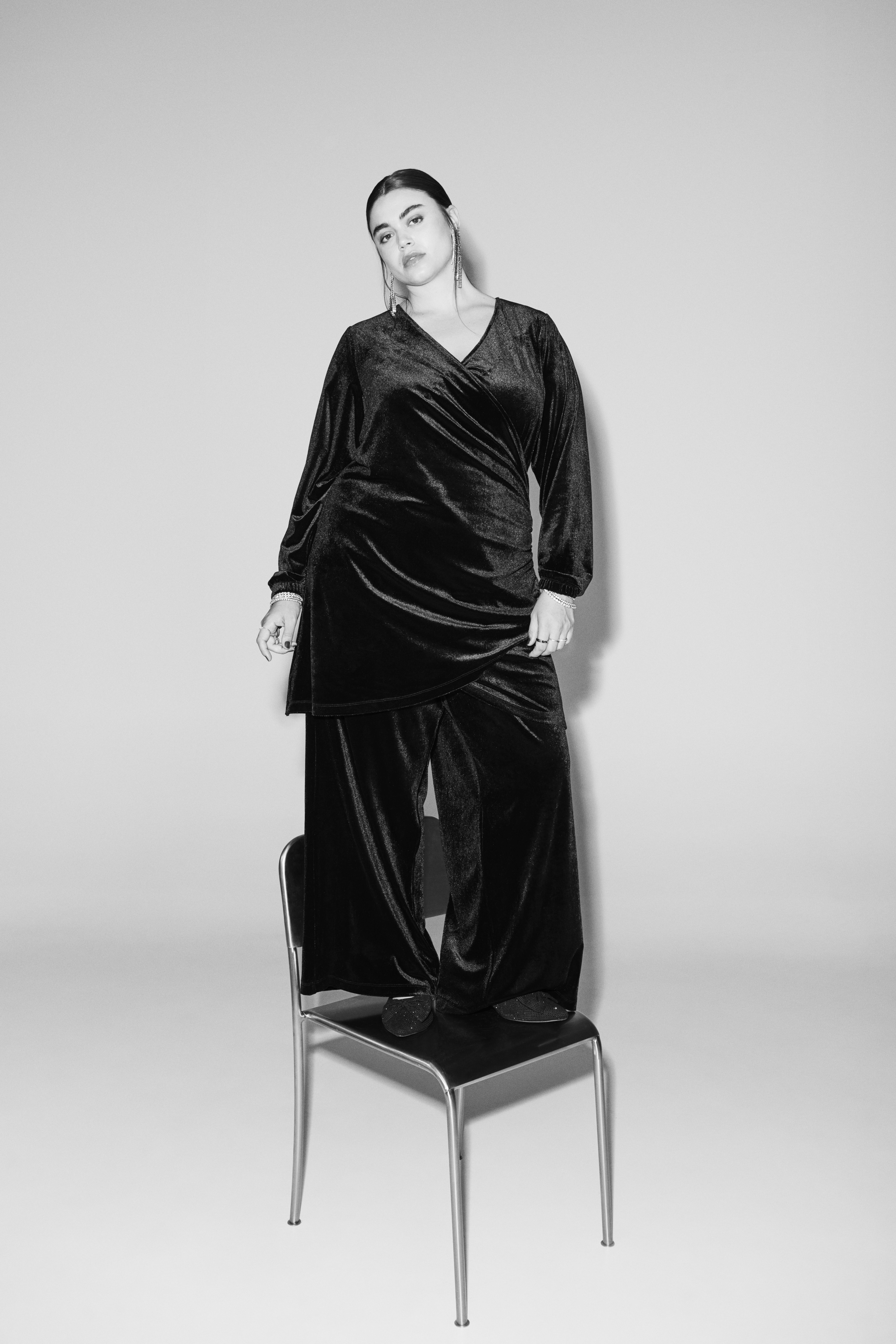 Zizzi Velours-Set mit Details, , Model