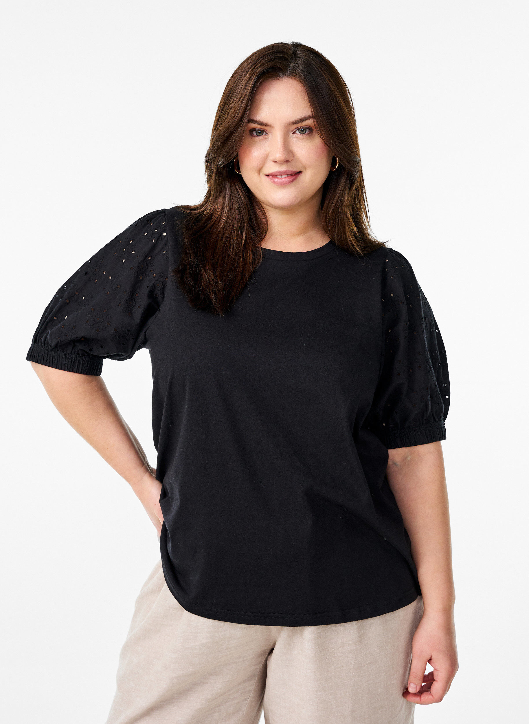 Zizzi T-Shirt mit &Auml;rmeln in Broderie Anglaise, Schwarz, Model image number 0