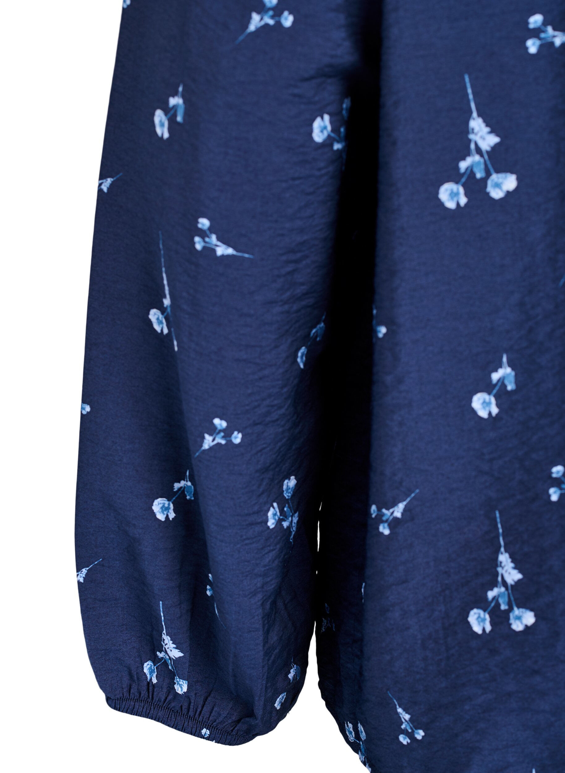 Zizzi Bluse mit Druckknopfverschluss und kleinen Blumen, Blau, Packshot image number 3