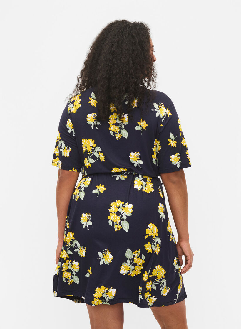 Wickelkleid aus Viskose mit kurzen Ärmeln, Night Sky AOP Flower, Model image number 1
