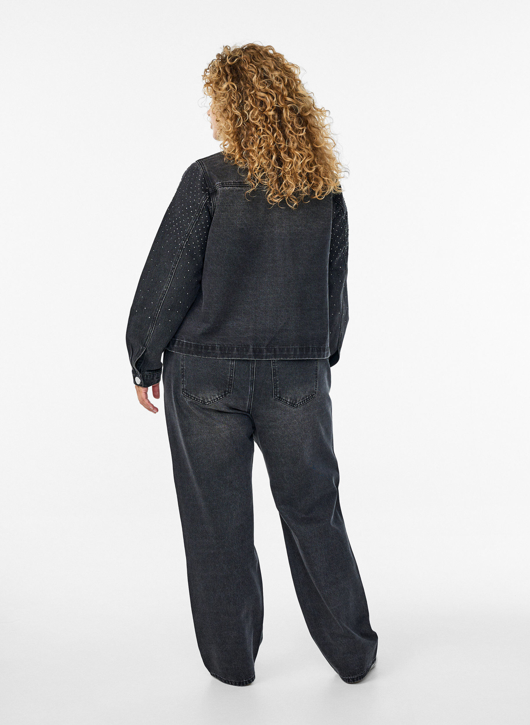 Zizzi High-Waist-Jeans in gerader Passform mit Strasssteinen, Grau, Model image number 1