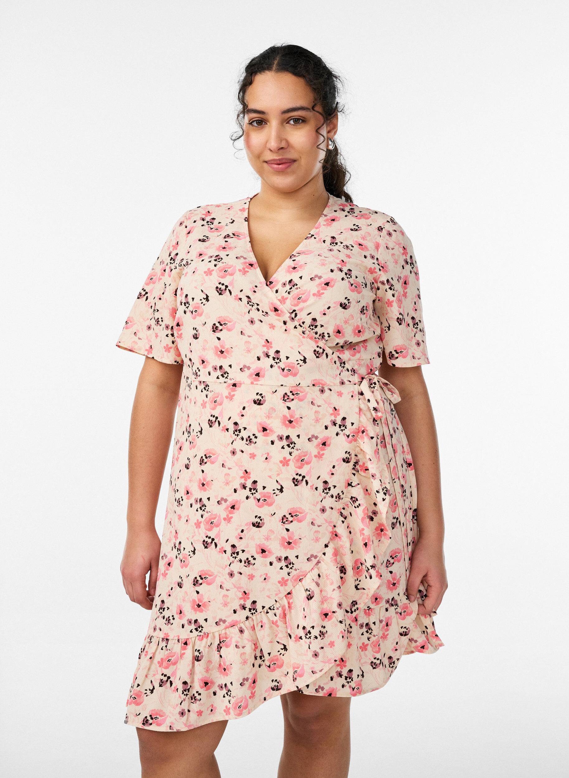 Blumiges Wickelkleid mit kurzen &Auml;rmeln, Rot, Model