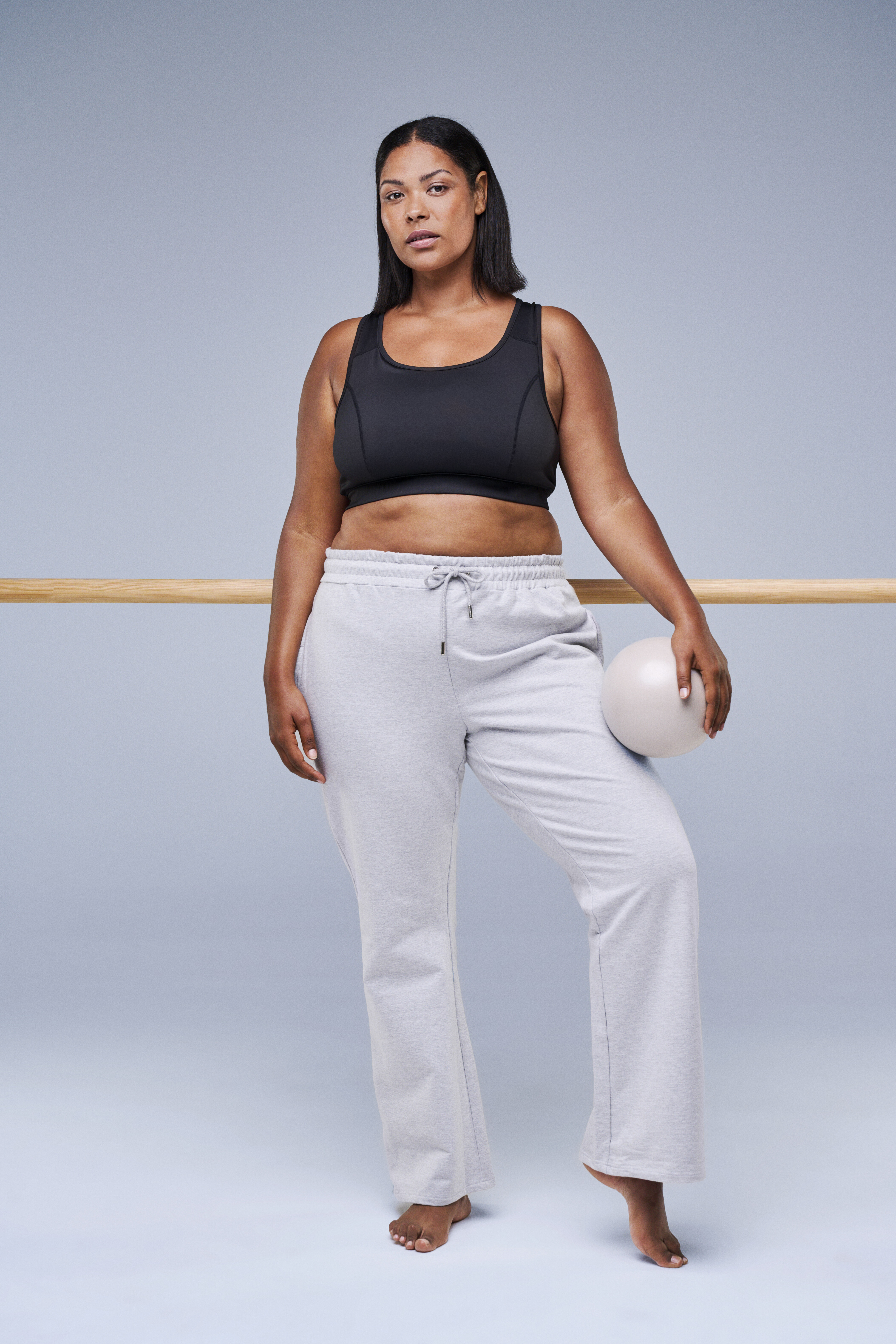 Zizzi Graue Flaresweatpants, , Model