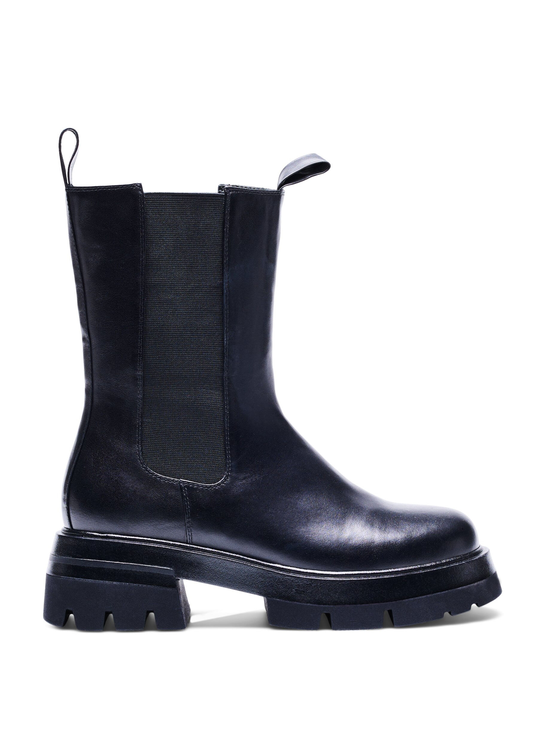 Zizzi Weit geschnittener Lederstiefel mit Gummizug, Black, Packshot image number 0