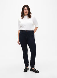 Super Slim Amy Jeans mit hoher Taille, Blue denim, Model