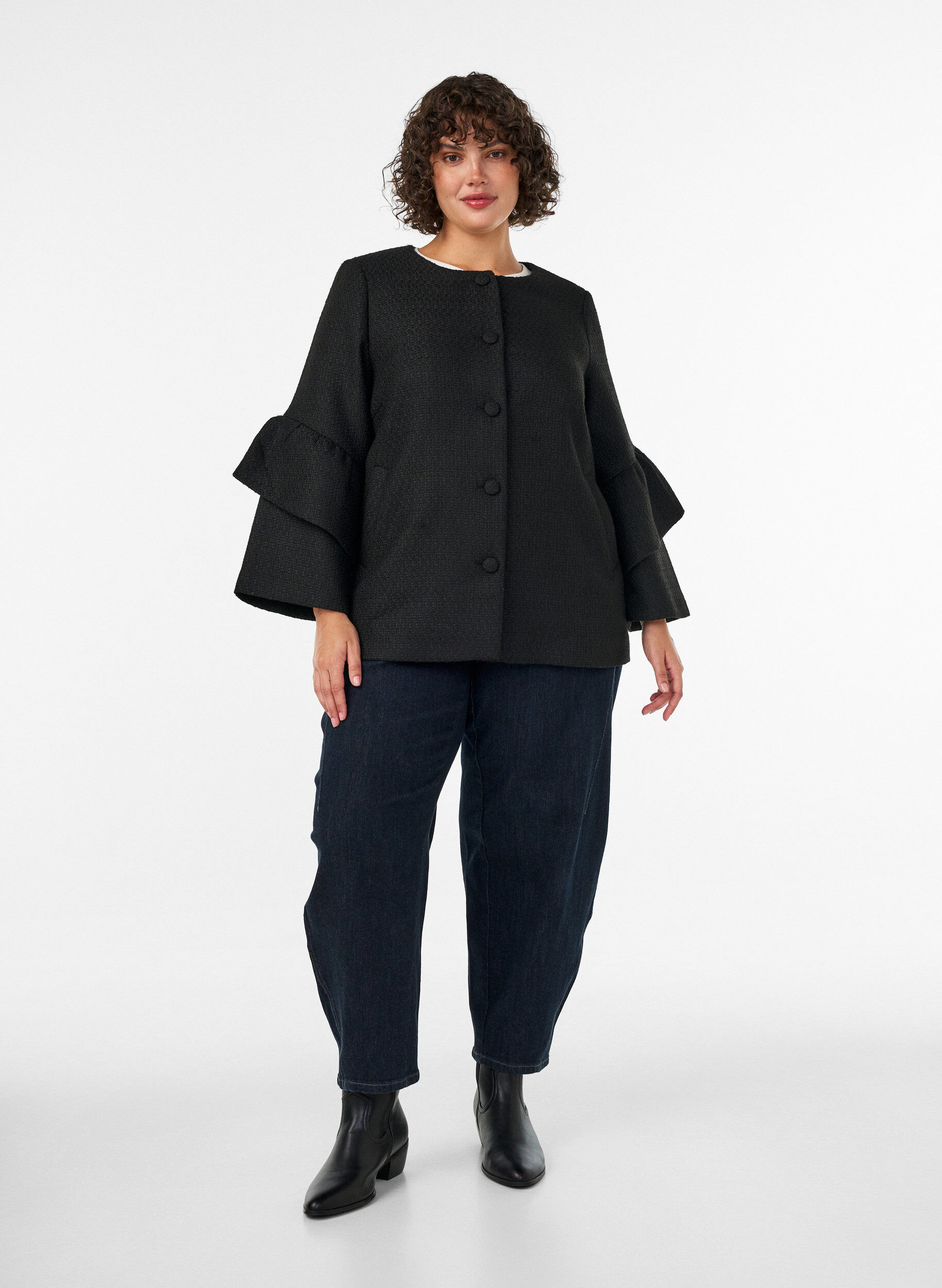 ZizziBoucl&eacute;-Jacke mit R&uuml;schendetails, Schwarz, Model image number 1