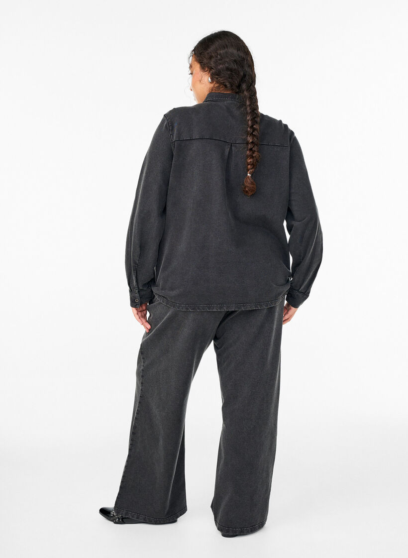 Jogginghose mit weitem Bein und Washed-Effekt, Grau, Model