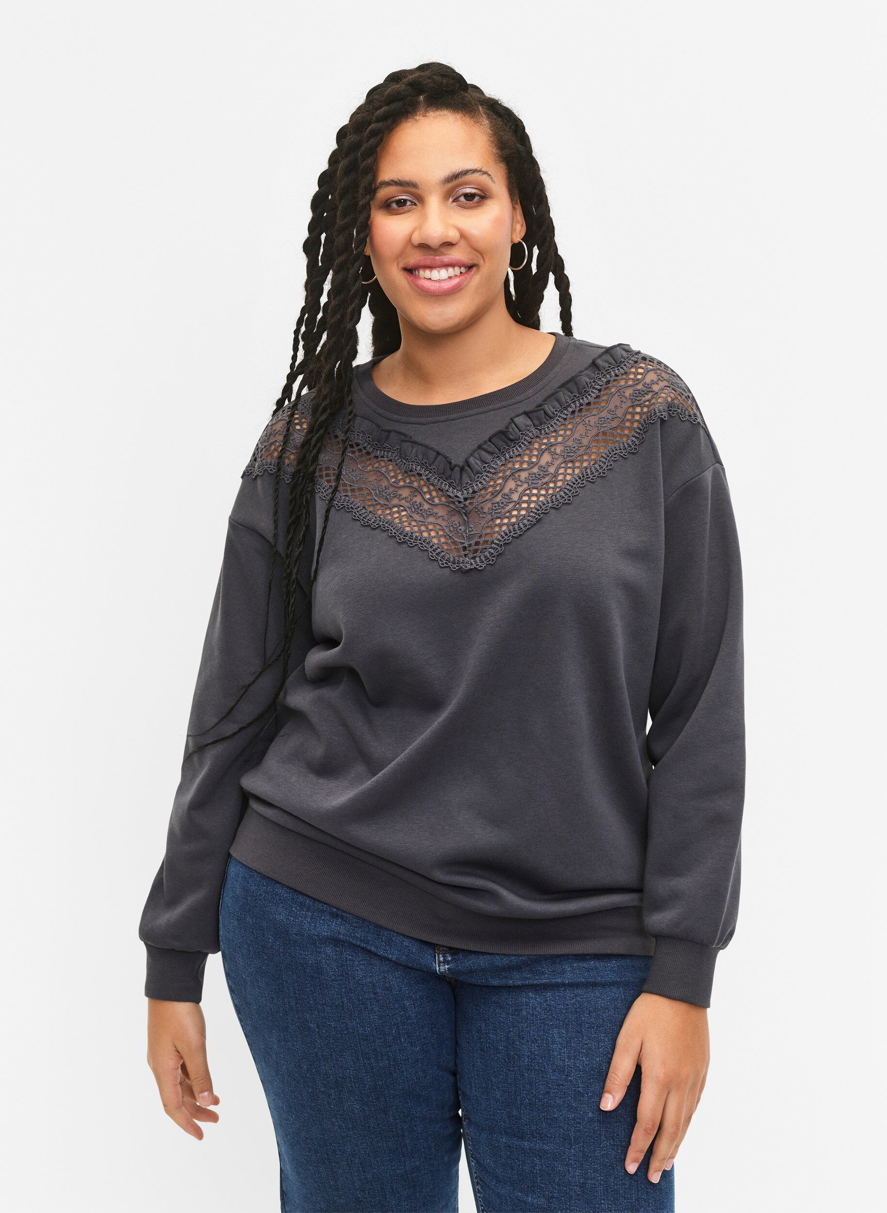 Zizzi Sweatshirt mit R&uuml;schen und H&auml;keldetail, Dark Grey, Model image number 0